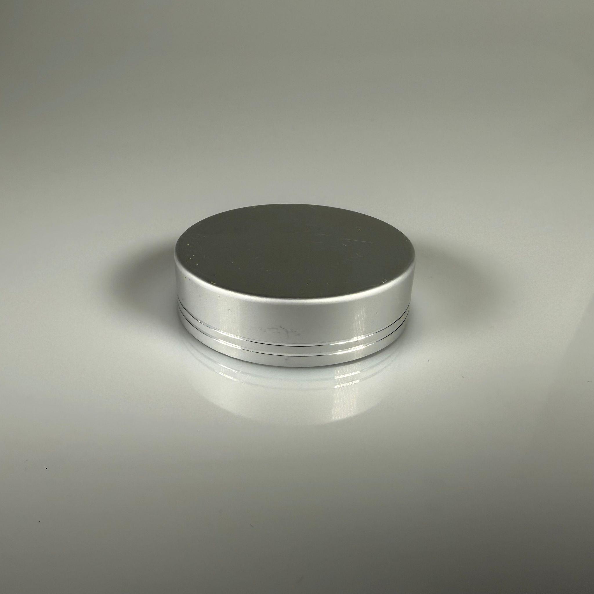 52 MM VİDALI GÜMÜŞ METAL KAPAK - ÇİFT YALDIZLI (50 CC CAM KREM İÇİN)
