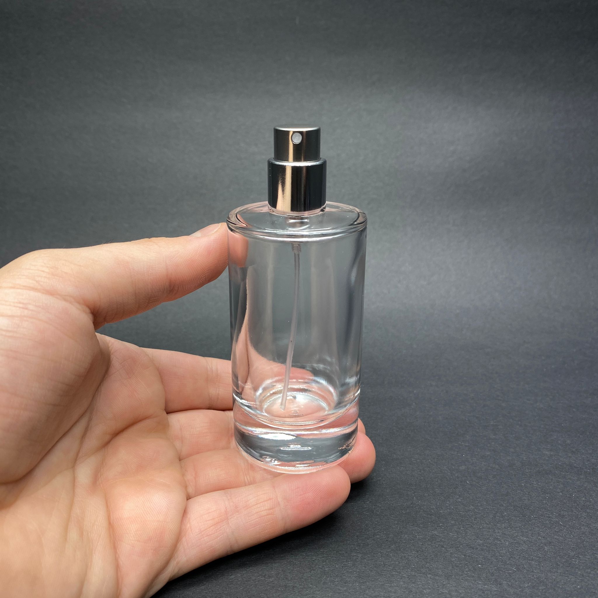 50 ML SİLİNDİR MODEL MARS PARFÜM ŞİŞESİ - GÜMÜŞ METAL SPREYLİ (AĞIZ 15 MM GEÇME KOLAY KAPAMA)