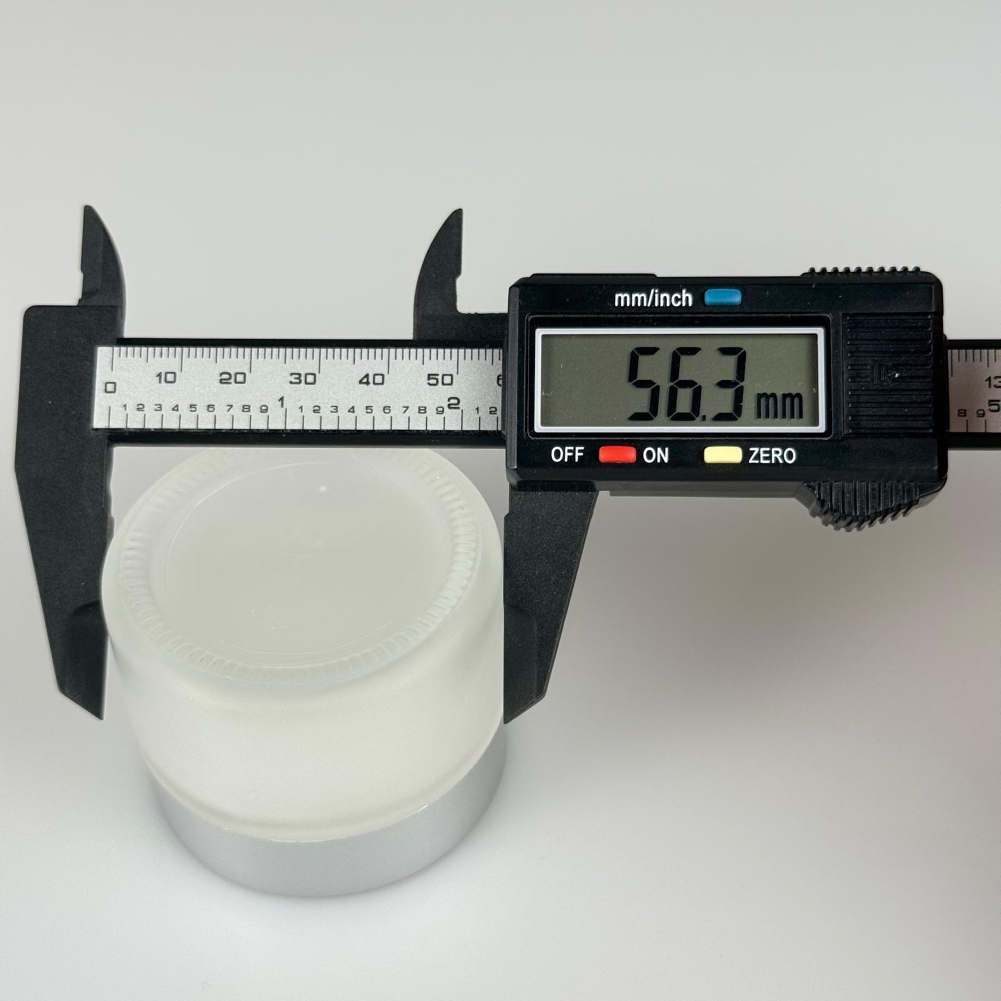 50 CC BUZLU CAM KREM KAVANOZU + YALDIZLI GÜMÜŞ KAPAK + İÇ TIPA - 50 ML Kozmetik ve Bakım Ürünleri İçin Cam Kavanozları