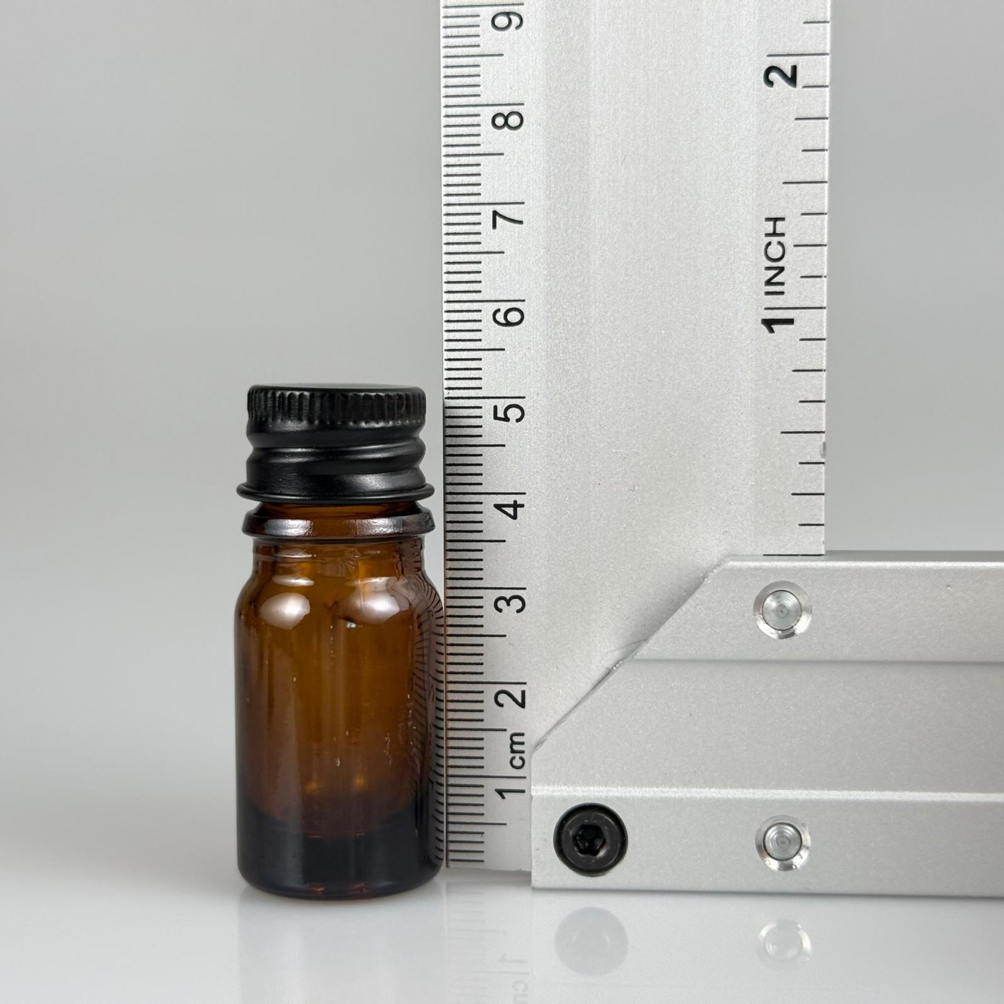 5 CC AMBER CAM ŞİŞE + KÖPÜK CONTALI SİYAH ALÜMİNYUM METAL KAPAKLI + KOLONYA TIPALI TAKIM - 5 ML KAHVERENGİCAM ŞİŞE