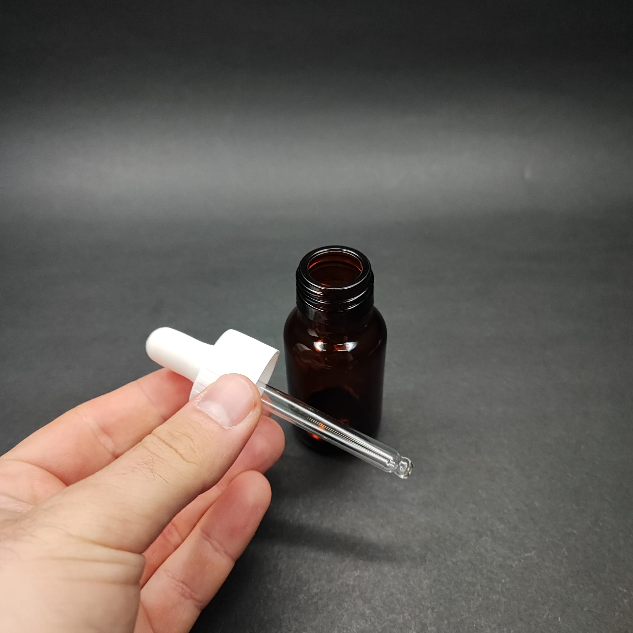 30 ML DOLUMU KOLAY, GENİŞ AĞIZLI CAM DAMLALIKLI ŞİŞE (25 MM AĞIZ)  - 30 CC BEYAZ DAMLALIKLI CAM ECZA ŞİŞESİ - AMBER KAHVERENGİ