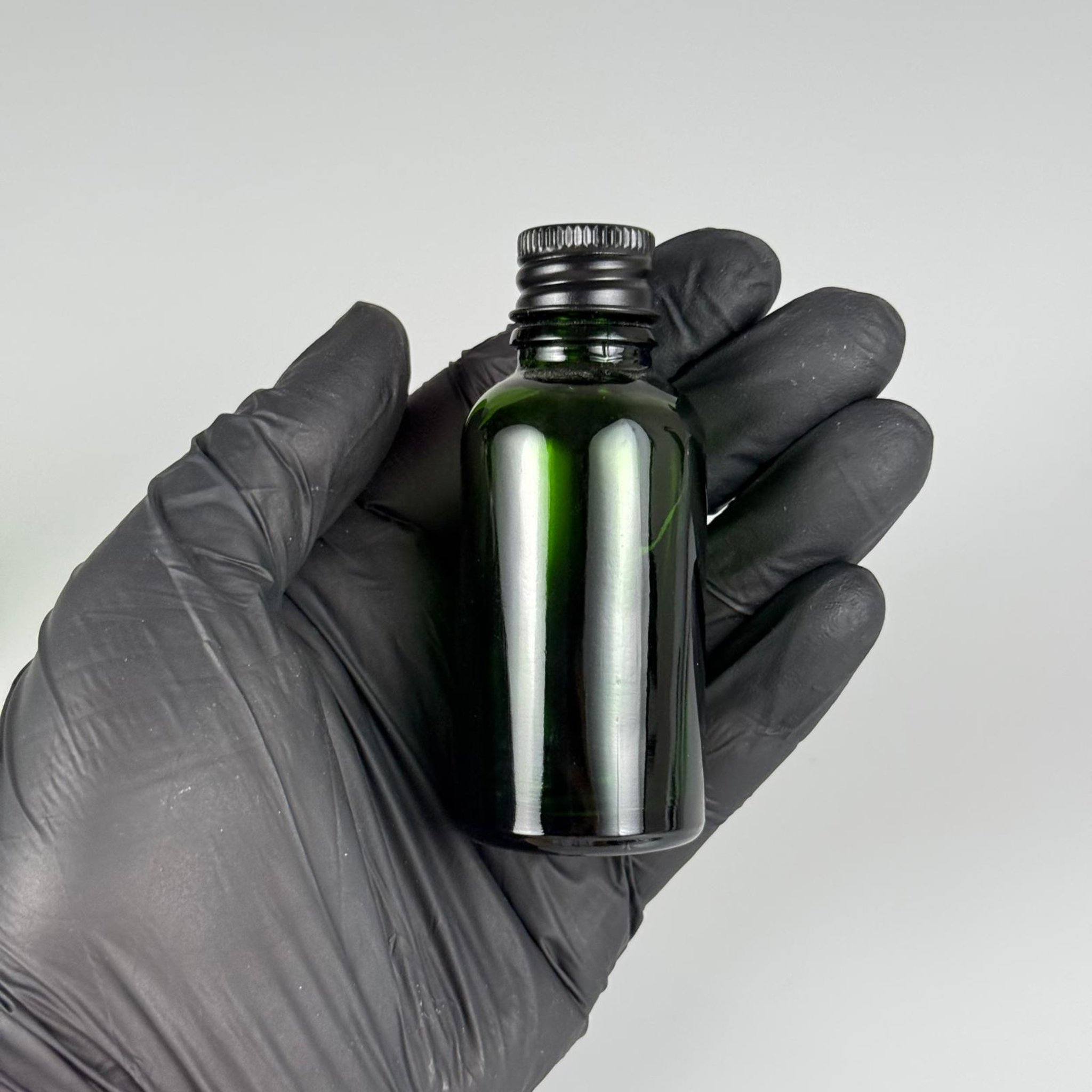 30 CC YEŞİL CAM ŞİŞE + KÖPÜK CONTALI SİYAH ALÜMİNYUM METAL KAPAKLI + KÖR TIPALI TAKIM - 30 ML YEŞİL CAM ŞİŞE