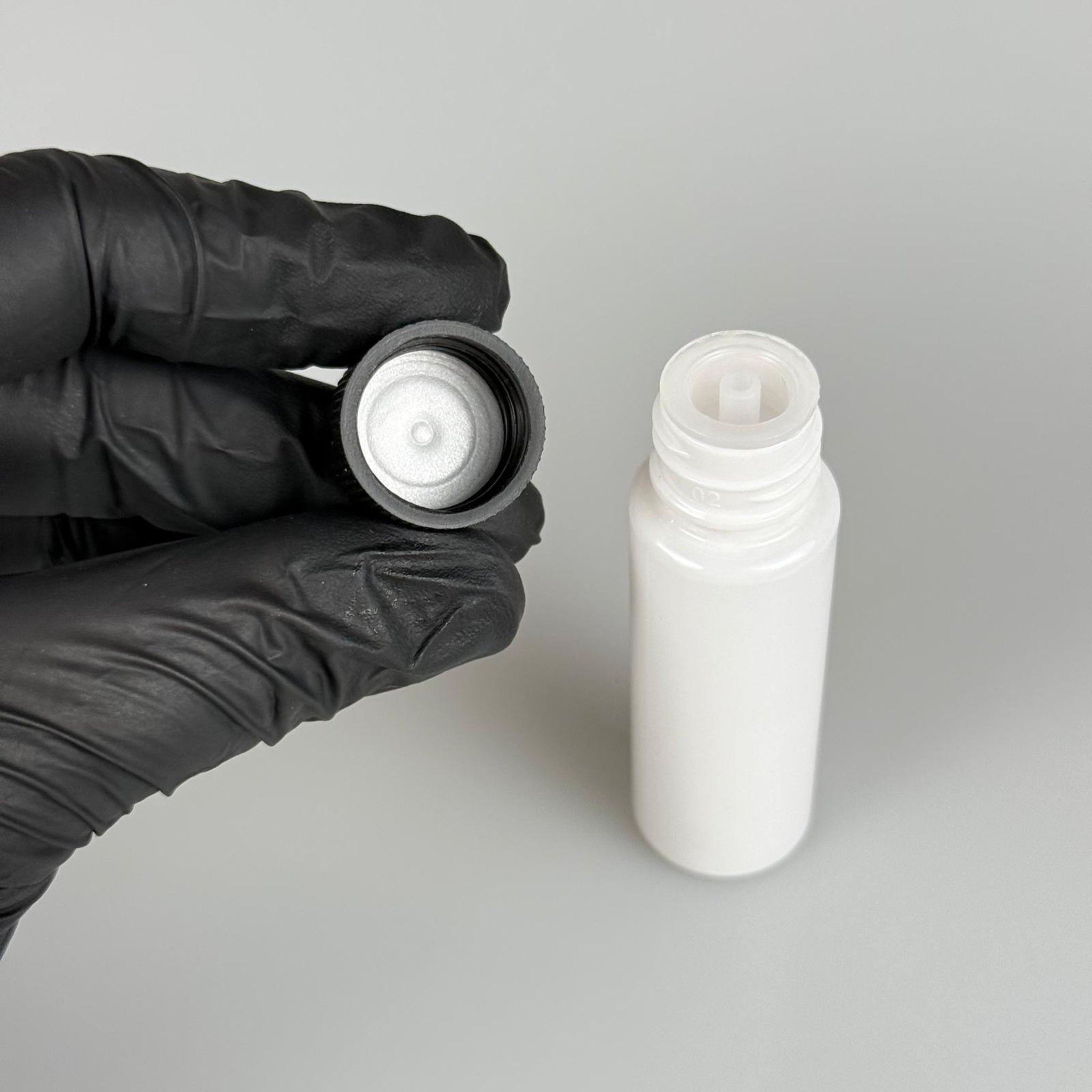 20 CC İÇTEN DAMLALIKLI PLASTİK ŞİŞE -  20 ML BEYAZ PET ŞİŞE + CONTALI SİYAH KAPAK + KOLONYA TIPALI (DELEREK KULLANILIR) TAKIM