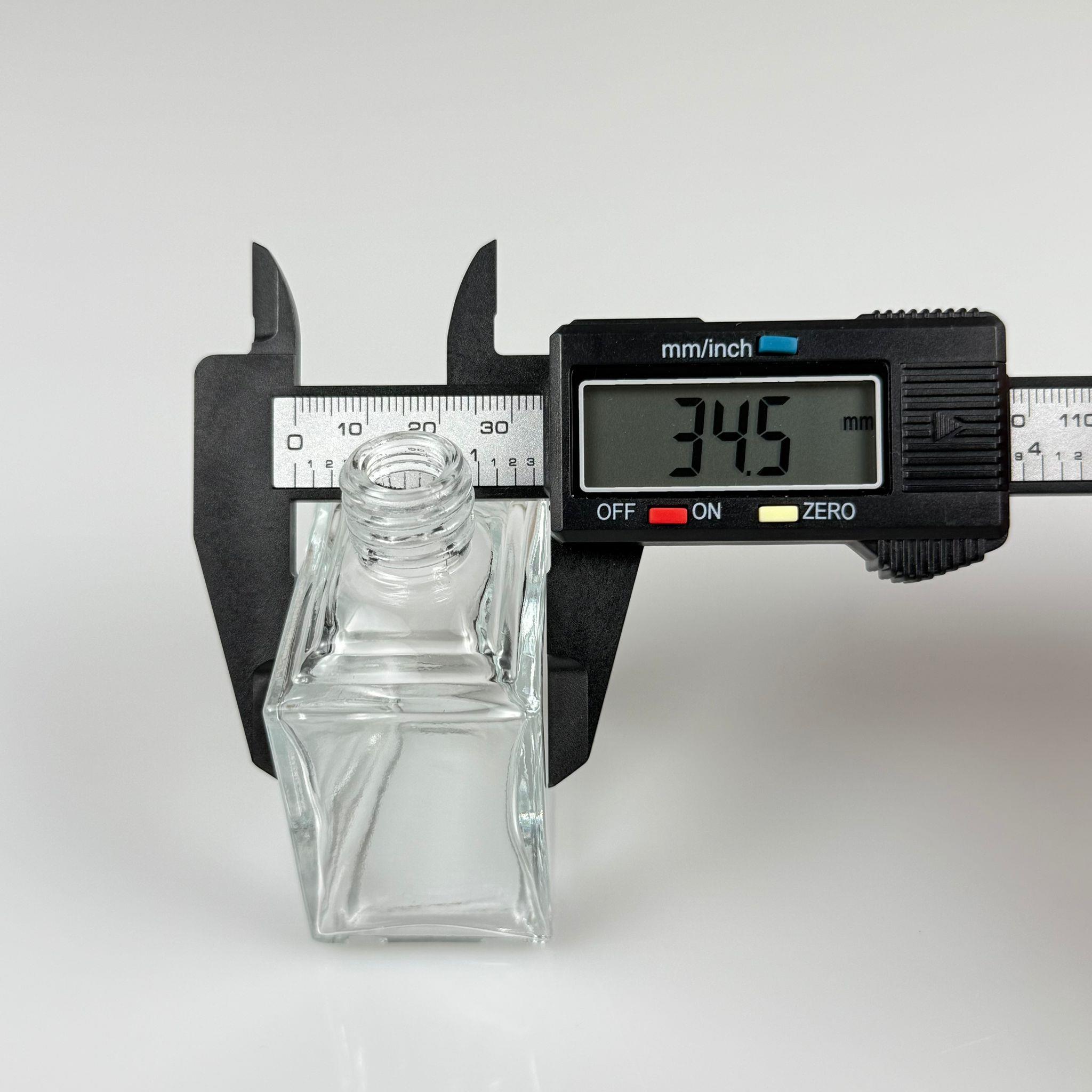 50 CC KÖŞELİ PRİZMA CAM ŞİŞE - 18 MM AĞIZ - 50 ML PRESTİJLİ ŞİŞE