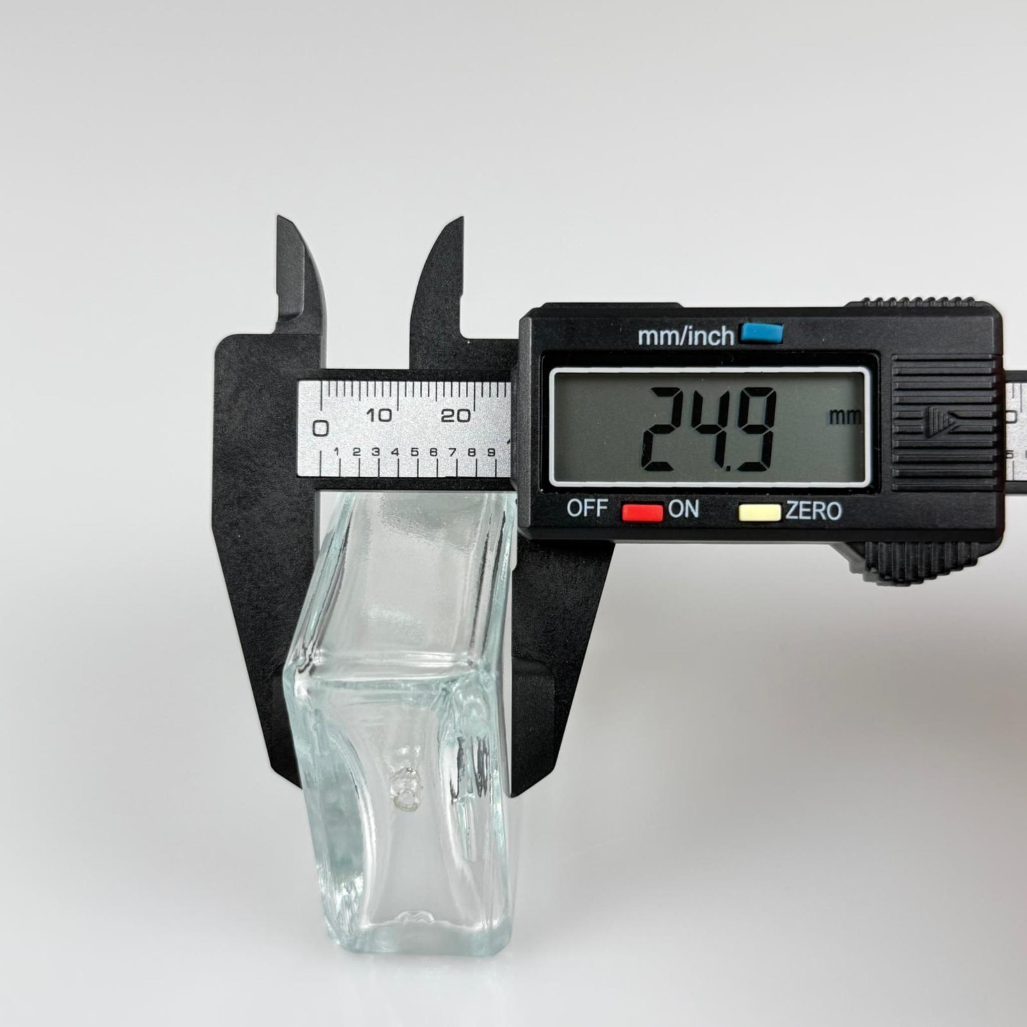 40 CC YASSI DİKDÖRTGEN KÖŞELİ KISA PRESTİJLİ CAM DAMLALIKLI ŞİŞE - BEYAZ EMZİK - GÜMÜŞ METALİK KAPAK - 40 ML CAM DAMLALIKLI ŞİŞE - DAMLALIKLI BOŞ ŞİŞE
