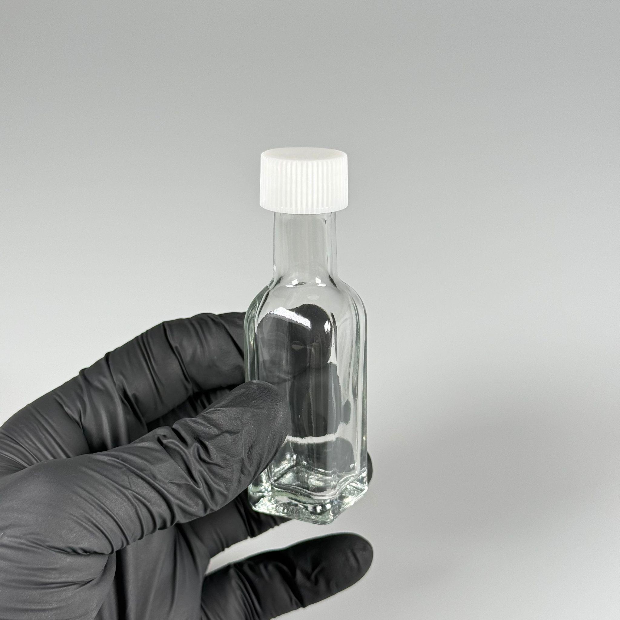 20 CC MARASKA KÖŞELİ CAM ŞİŞE - BEYAZ PLASTİK KAPAKLI - 20 ML KAPAKLI CAM ŞİŞE