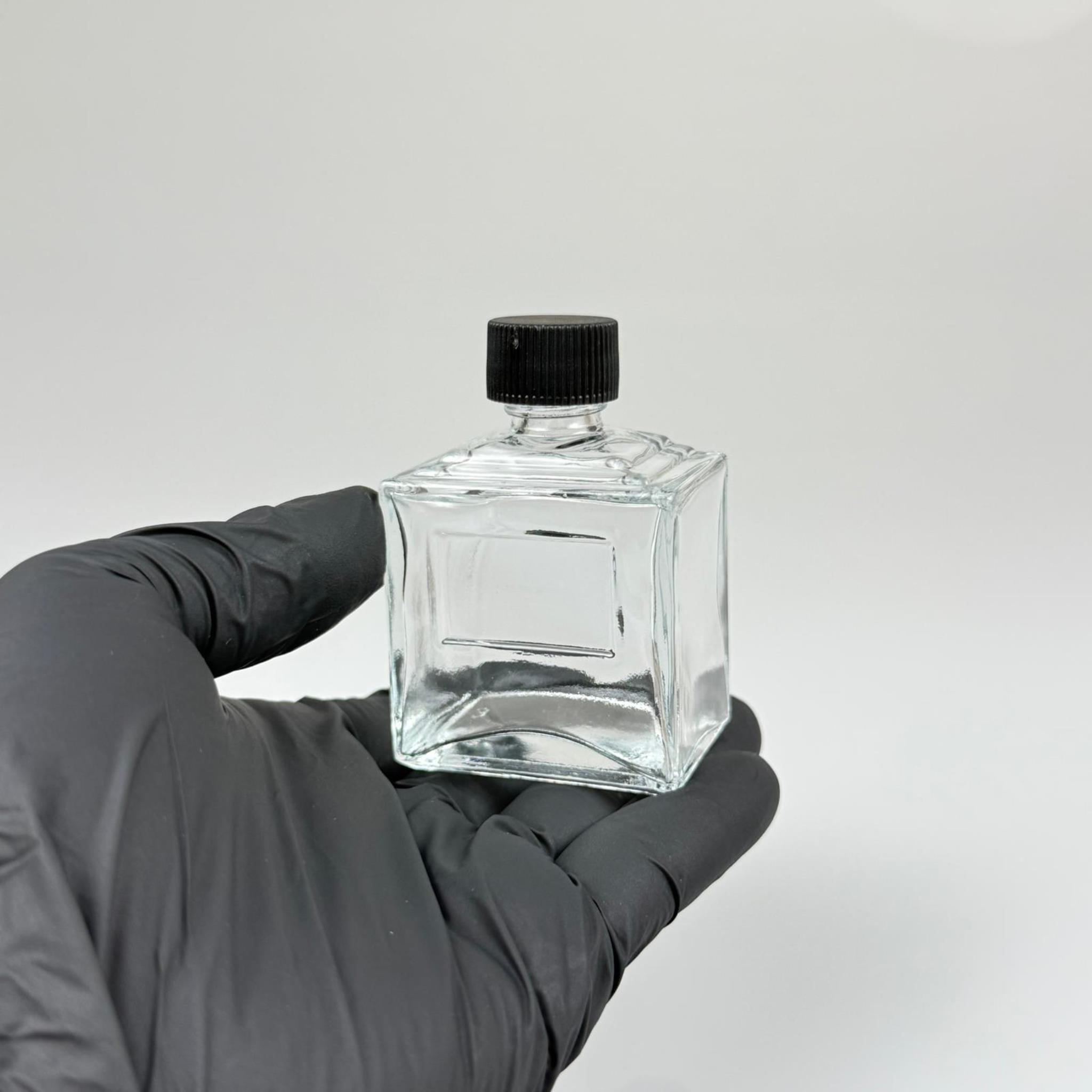 50 CC KÖŞELİ PRİZMA CAM ŞİŞE - SİYAH PLASTİK KAPAKLI KOLONYA TIPALI - 50 ML PRESTİJLİ ŞİŞE