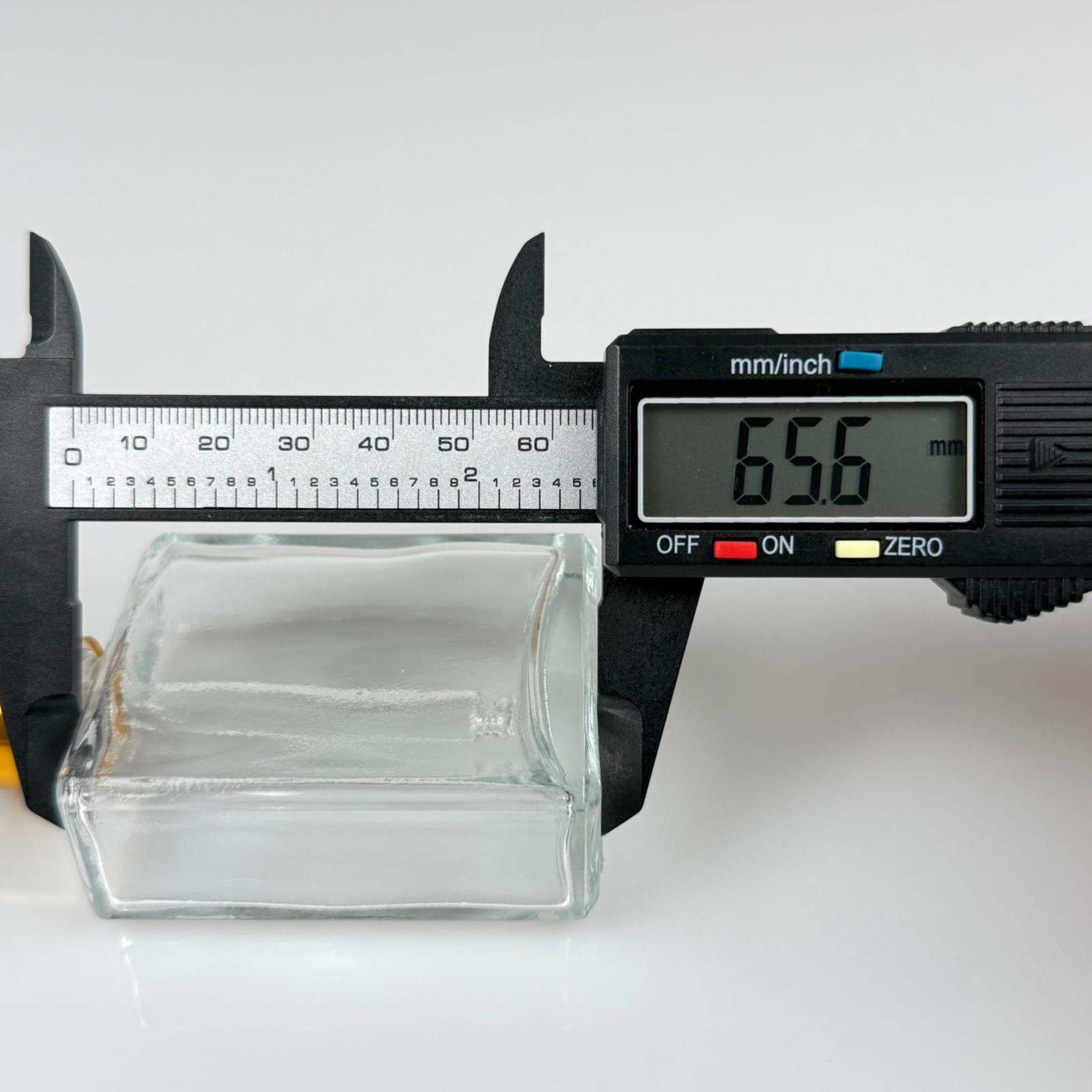 40 CC YASSI DİKDÖRTGEN KÖŞELİ KISA PRESTİJLİ CAM DAMLALIKLI ŞİŞE - SİYAH EMZİK - GOLD METALİK KAPAK - 40 ML CAM DAMLALIKLI ŞİŞE - DAMLALIKLI BOŞ ŞİŞE