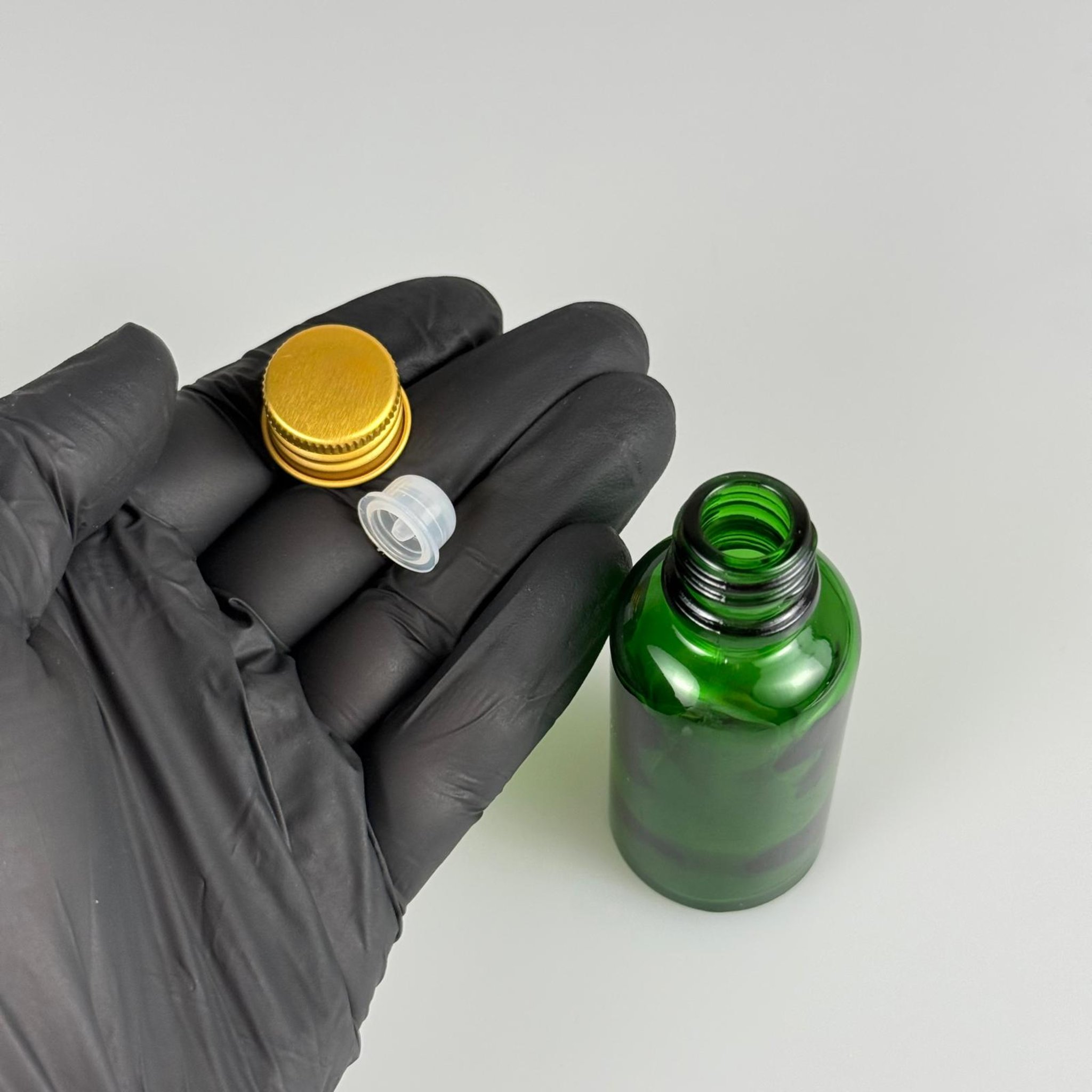 30 CC YEŞİL CAM ŞİŞE + KÖPÜK CONTALI GOLD ALÜMİNYUM METAL KAPAKLI + DAMLALIKLI KOLONYA TIPALI TAKIM - 30 ML YEŞİL CAM ŞİŞE