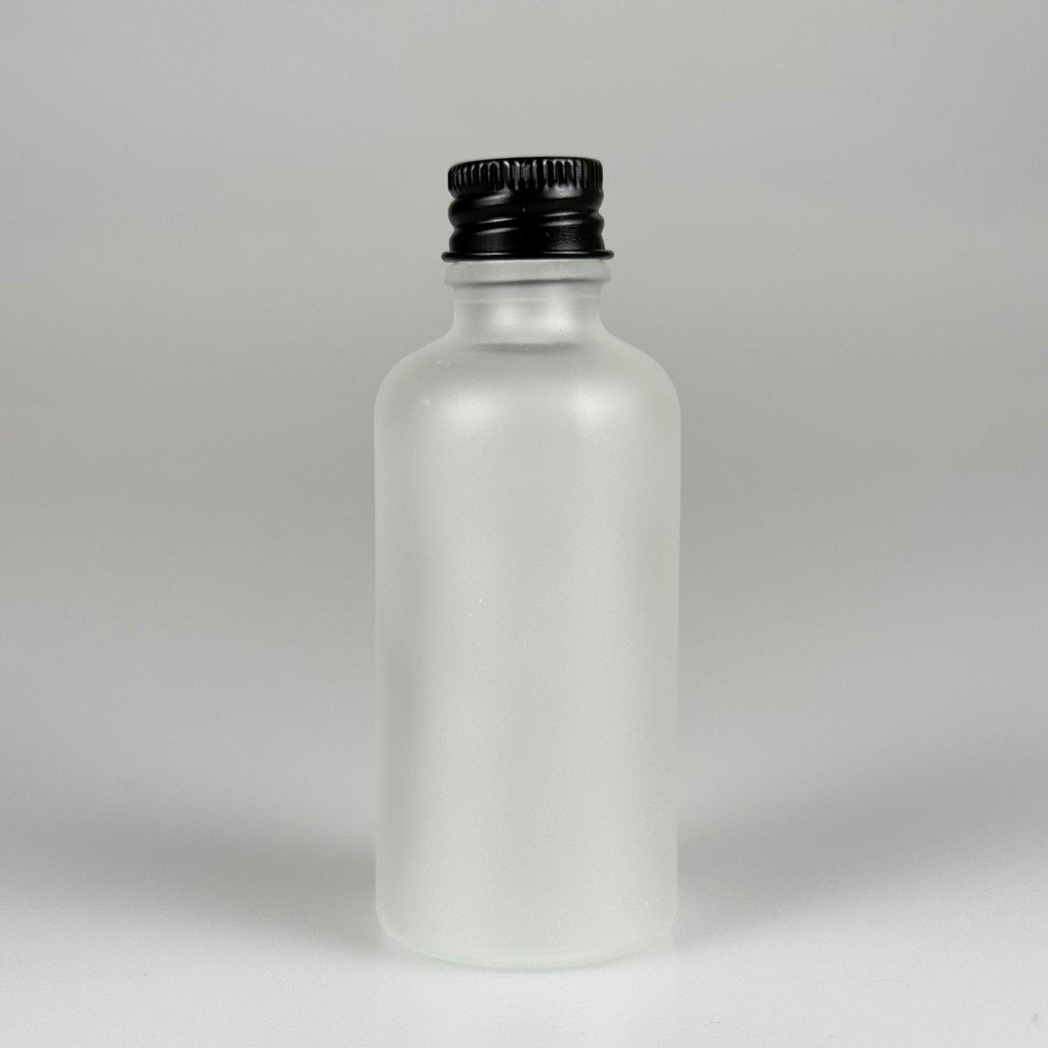 50 CC BUZLU CAM ŞİŞE + KÖPÜK CONTALI SİYAH ALÜMİNYUM METAL KAPAKLI TAKIM - 50 ML BUZLU CAM ŞİŞE