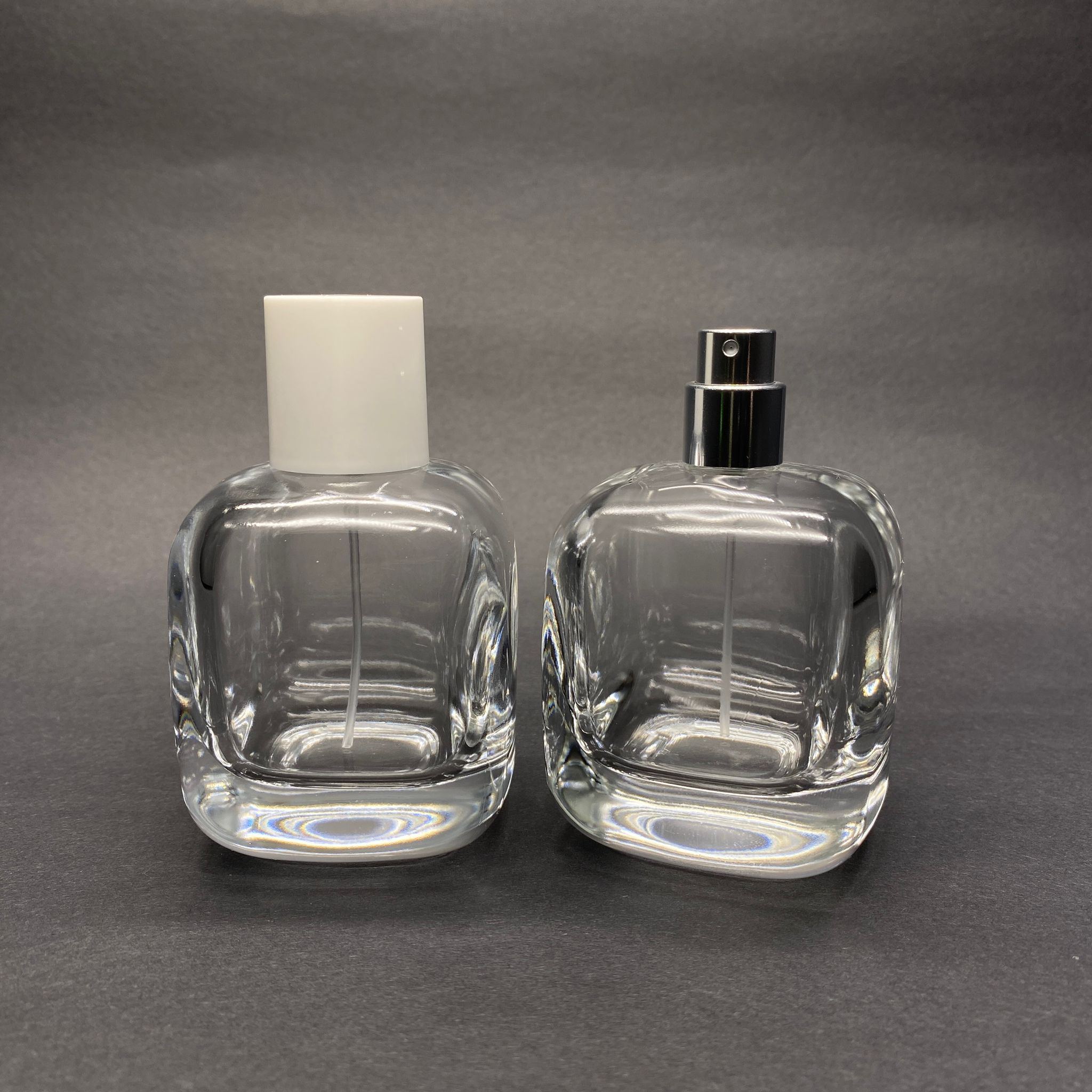 100 ML OVAL KARE MODEL CORE PARFÜM ŞİŞESİ - GÜMÜŞ METAL SPREYLİ + BEYAZ KAPAKLI (AĞIZ 15 MM GEÇME KOLAY KAPAMA)