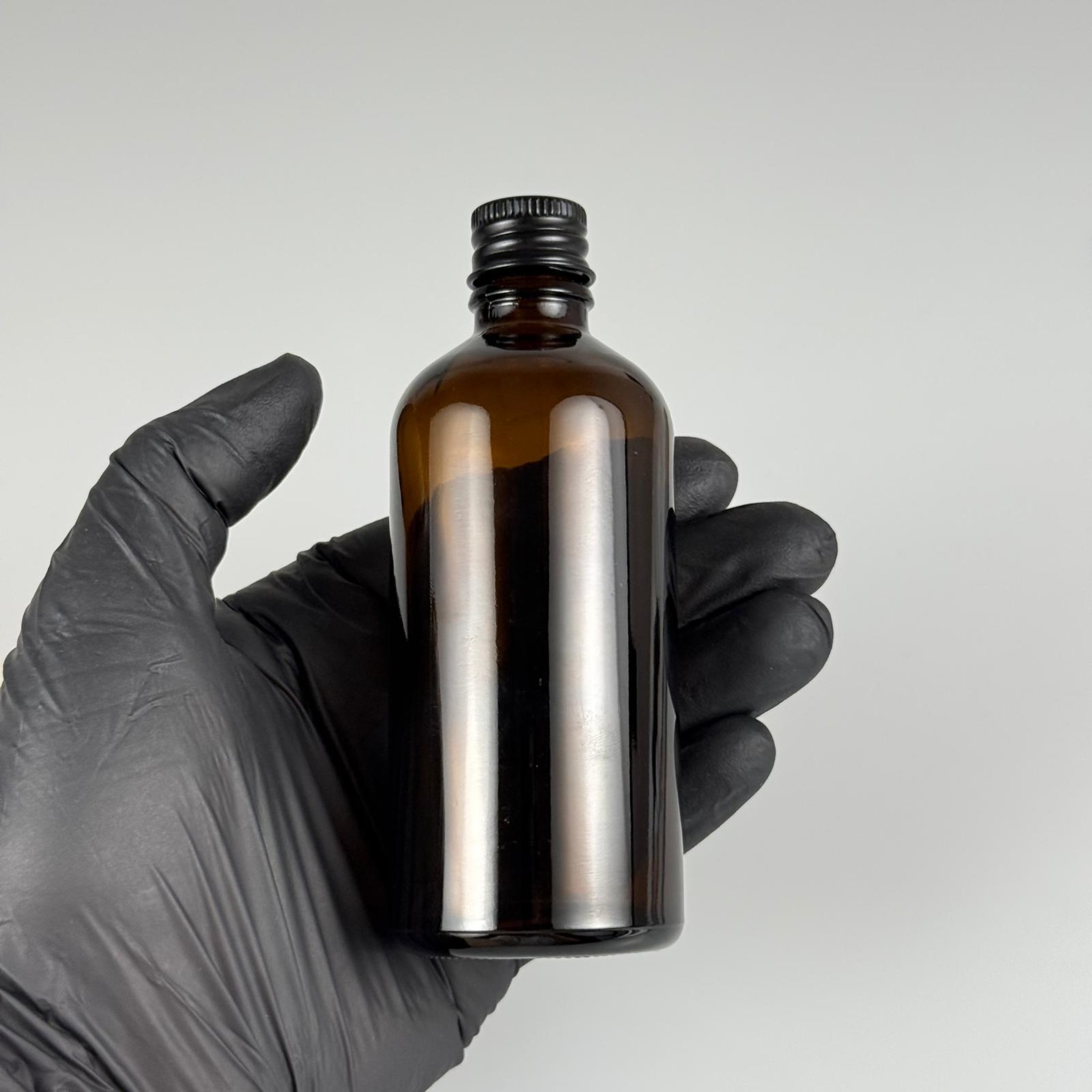 100 CC AMBER CAM ŞİŞE + KÖPÜK CONTALI SİYAH ALÜMİNYUM METAL KAPAKLI + KÖR TIPALI TAKIM - 100 ML KAHVERENGİ CAM ŞİŞE
