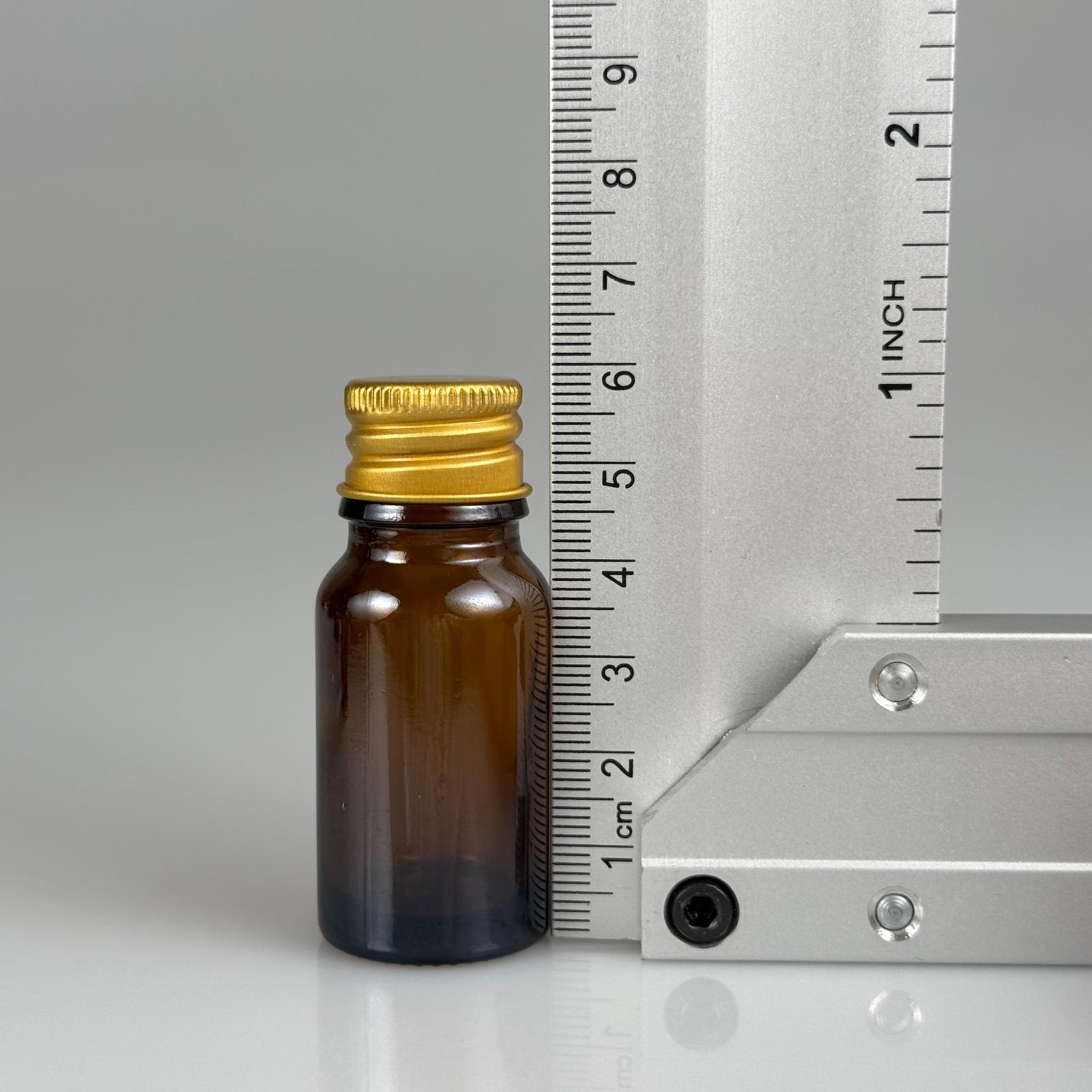 10 CC AMBER CAM ŞİŞE + KÖPÜK CONTALI GOLD ALÜMİNYUM METAL KAPAKLI TAKIM - 10 ML KAHVERENGİ CAM ŞİŞE