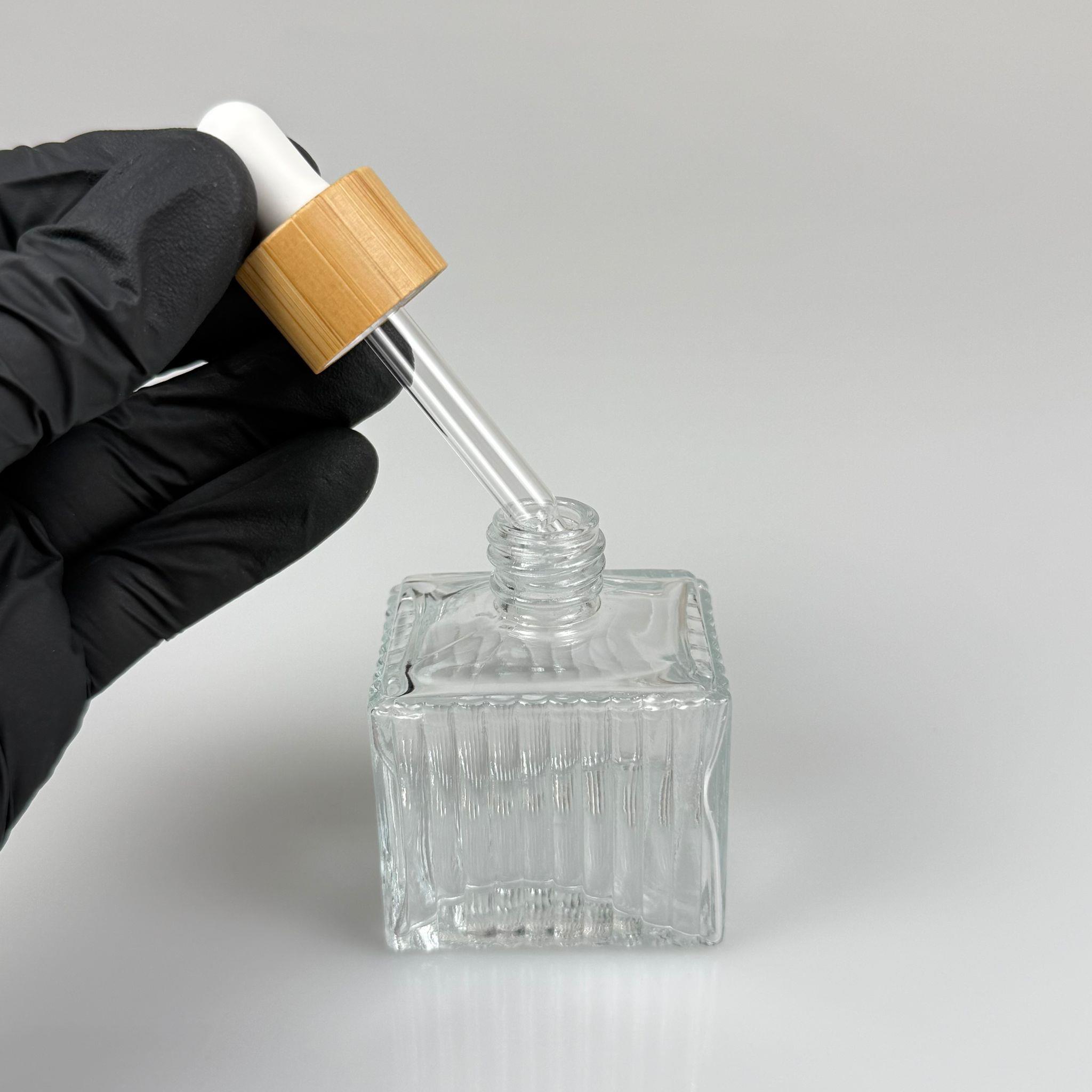 50 CC KÖŞELİ DESENLİ ÇİZGİLİ PRESTİJLİ CAM DAMLALIKLI ŞİŞE - BEYAZ EMZİK - AHŞAP BAMBU KAPAK - 50 ML CAM DAMLALIKLI ŞİŞE - DAMLALIKLI BOŞ ŞİŞE