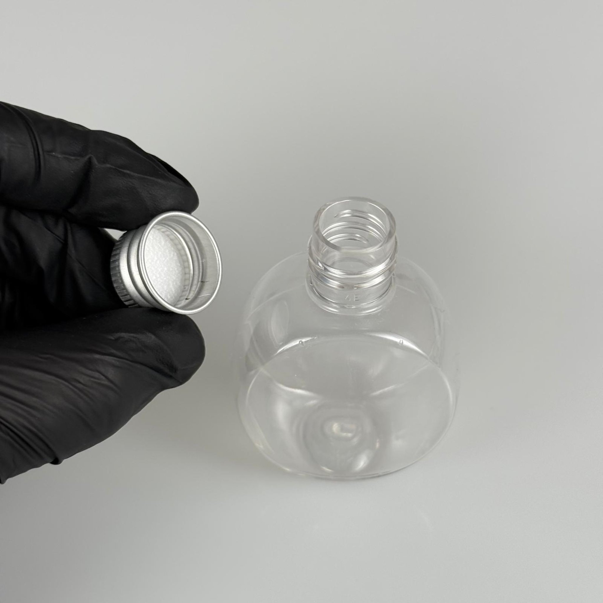 40 CC YUVARLAK TOP PET ŞİŞE - KÖPÜK CONTALI GÜMÜŞ ALÜMİNYUM METAL KAPAKLI TAKIM - 40 ML ŞEFFAF PET ŞİŞE
