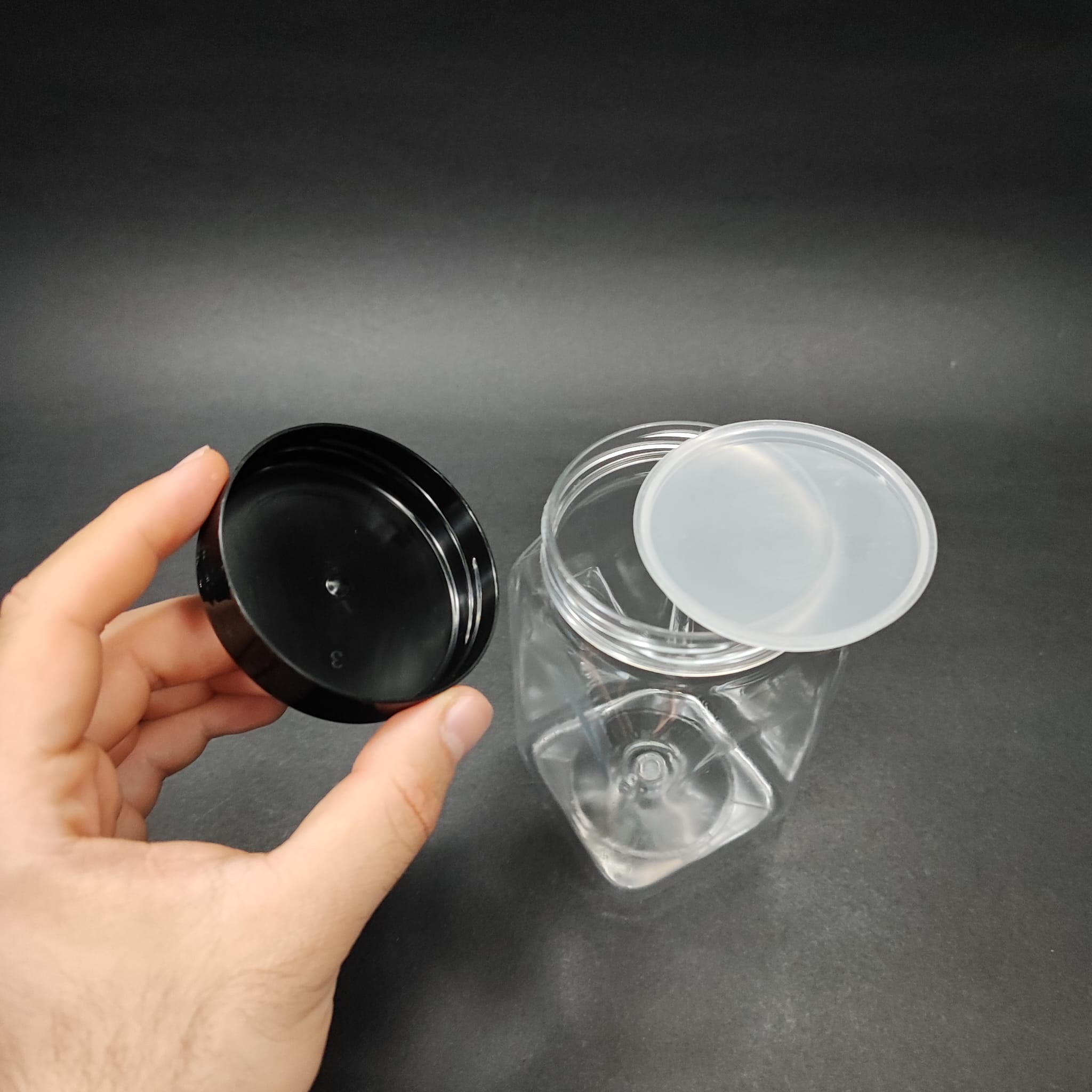370 CC KARE PET KAVANOZ - SİYAH KAPAKLI - İÇ TIPALI - 370 ML PLASTİK KREM KAVANOZU