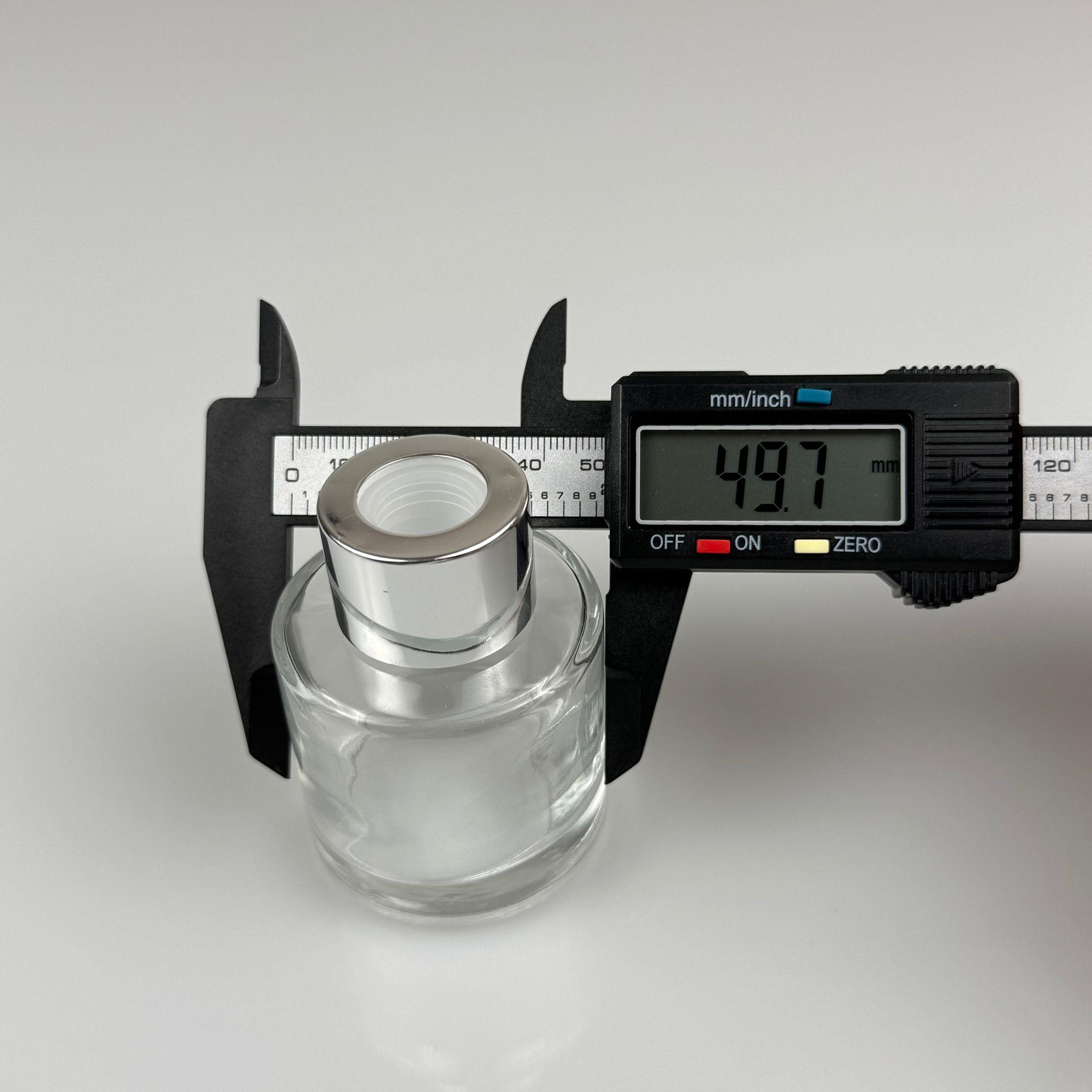 50 CC SİLİNDİR BAMBU CAM BAMBU ODA KOKUSU ŞİŞESİ - 50 ML YUVARLAK BAMBU ODA KOKUSU ŞİŞESİ - DİFÜZÖR ŞİŞE- CAM ŞİŞE + GÜMÜŞ METAL KAPAK + PLASTİK TIPA + 3 ADET FİBER BEYAZ BAMBU ÇUBUK