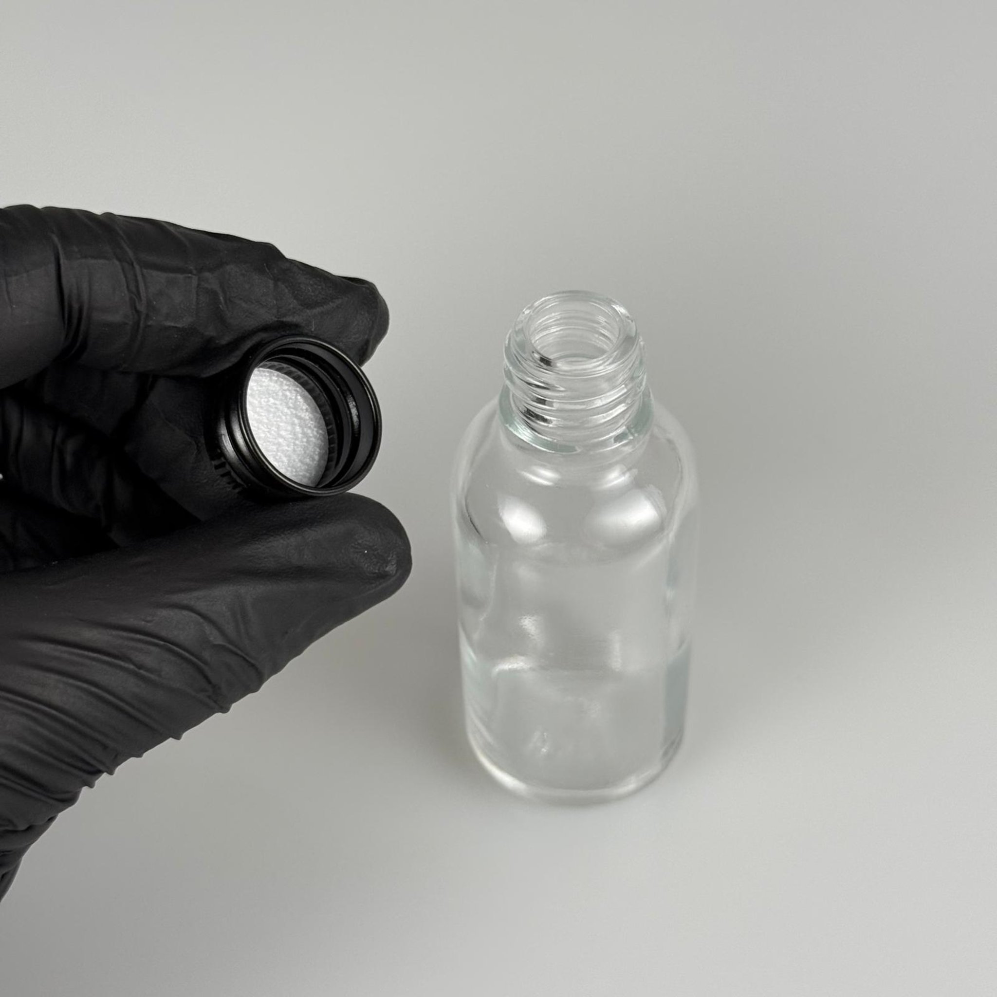 30 CC ŞEFFAF CAM ŞİŞE + KÖPÜK CONTALI SİYAH ALÜMİNYUM METAL KAPAKLI TAKIM - 30 ML ŞEFFAF CAM ŞİŞE