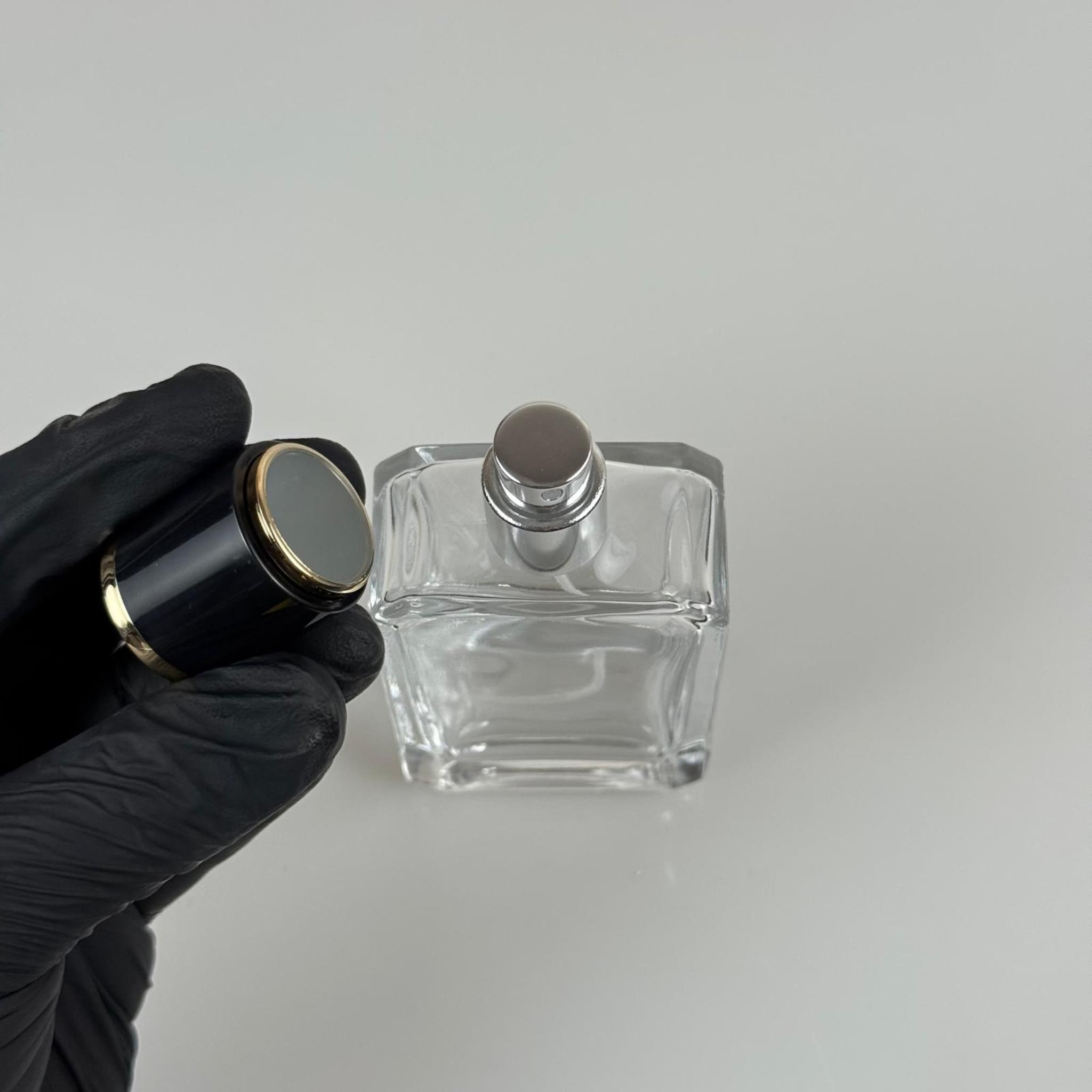 50 ML KÖŞELİ MODEL ANGEL PARFÜM ŞİŞESİ - GÜMÜŞ METAL SPREYLİ + GOLD SİYAH KAPAKLI (AĞIZ 15 MM GEÇME KOLAY KAPAMA)