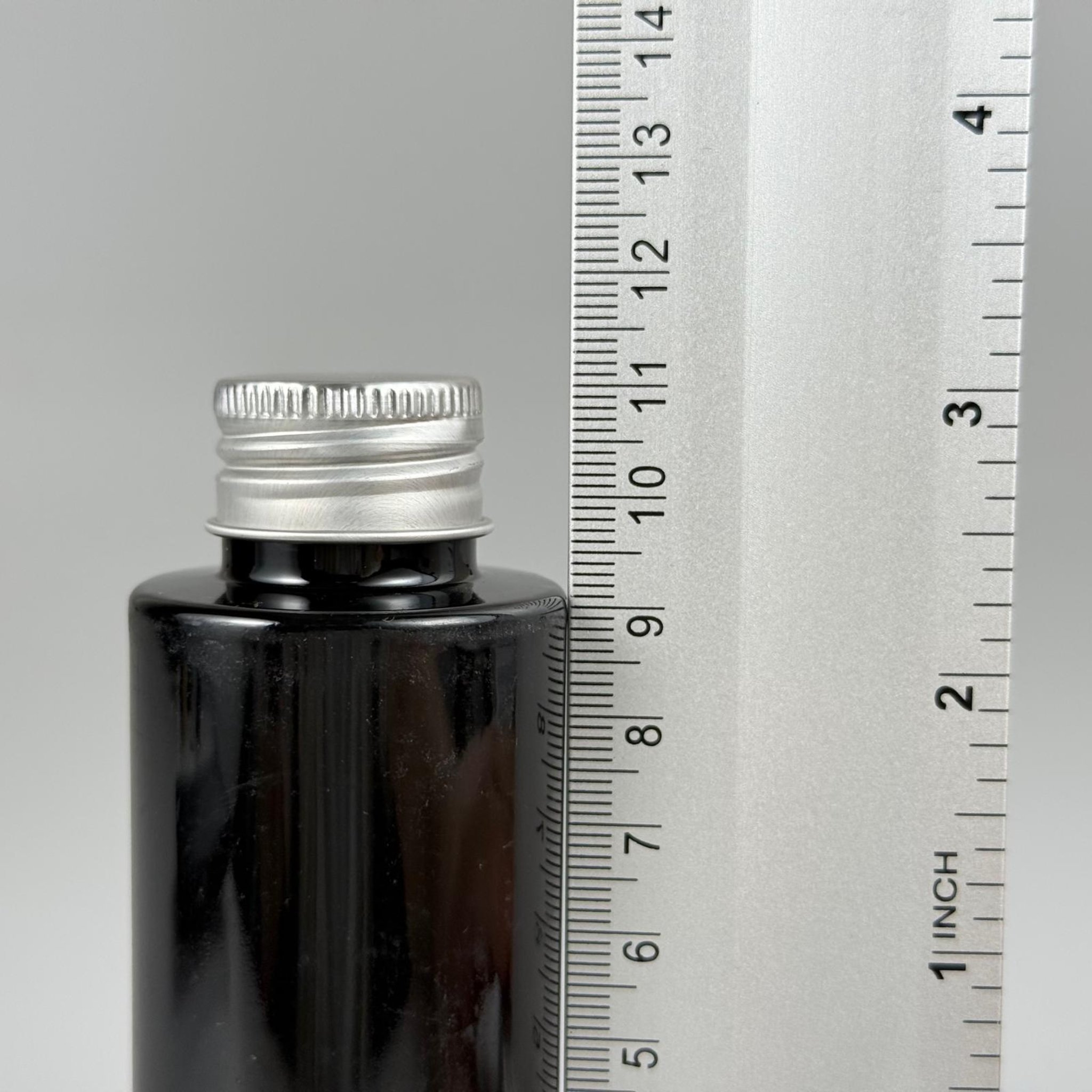 100 CC SİYAH SİLİNDİR KESKİN KÜT MODEL SERT PET ŞİŞE ( 17 GR - 24 AĞIZ ) + KÖPÜK CONTALI GÜMÜŞ METAL ALÜMİNYUM KAPAK TAKIM - 100 ML KAPAKLI SİYAH PLASTİK ŞİŞELER