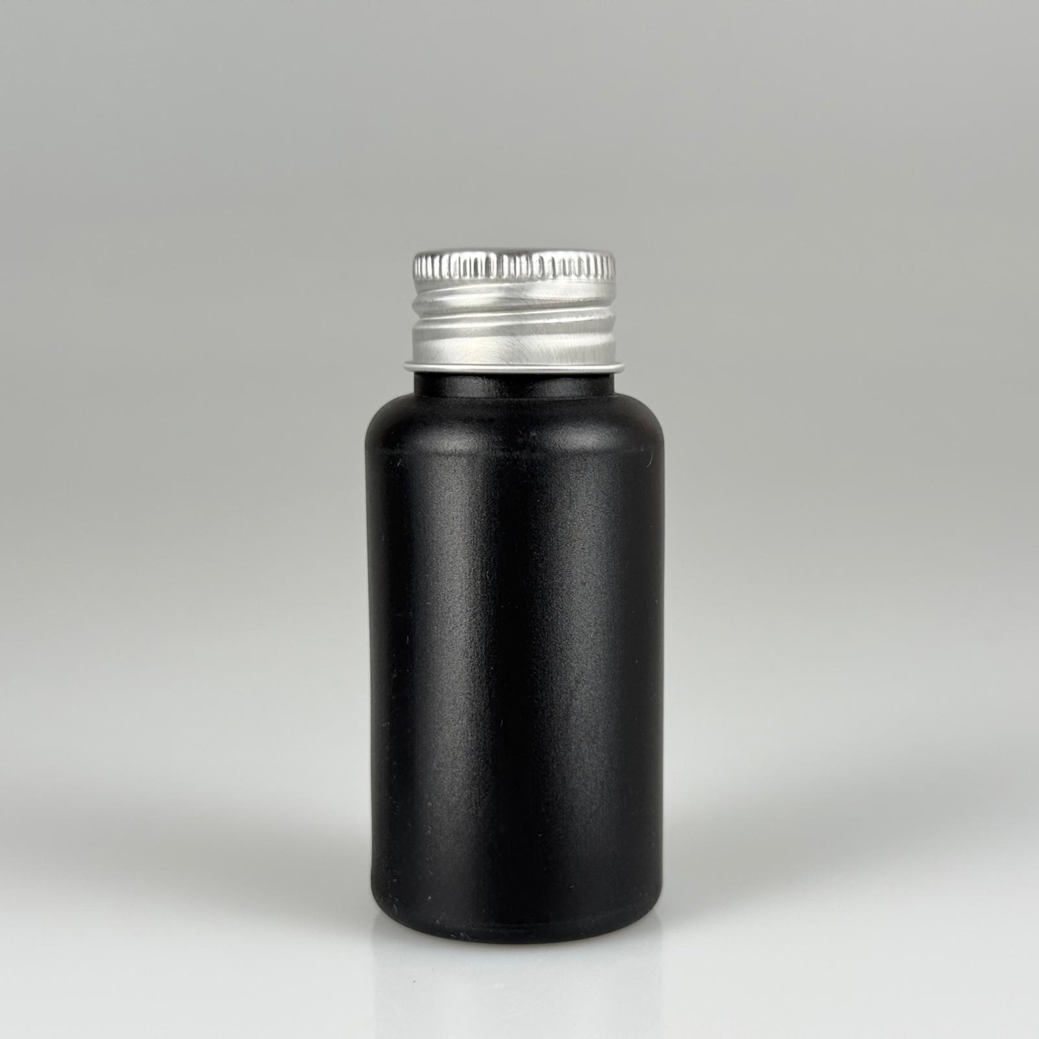 50 CC SİYAH POLİETİLEN PLASTİK ASETON ŞİŞESİ ( 24 AĞIZ ) + KÖPÜK CONTALI GÜMÜŞ METAL ALÜMİNYUM KAPAK TAKIM - 50 ML KAPAKLI SİYAH PLASTİK ŞİŞELER