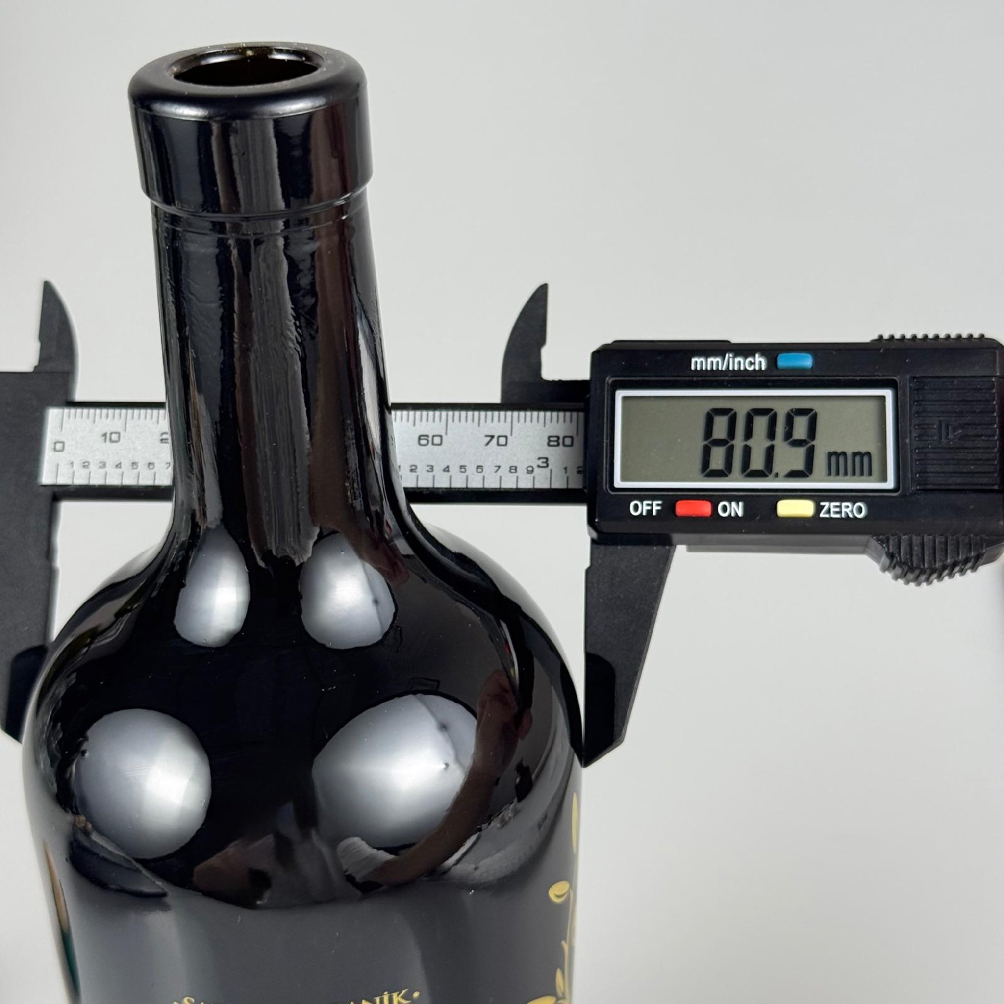 500 CC SİYAH OLİVE YAZI CAM ZEYTİNYAĞ ŞİŞESİ - YEŞİL MANTAR TIPALI - 500 ML YAĞDANLIK BASKILI CAM ŞİŞE