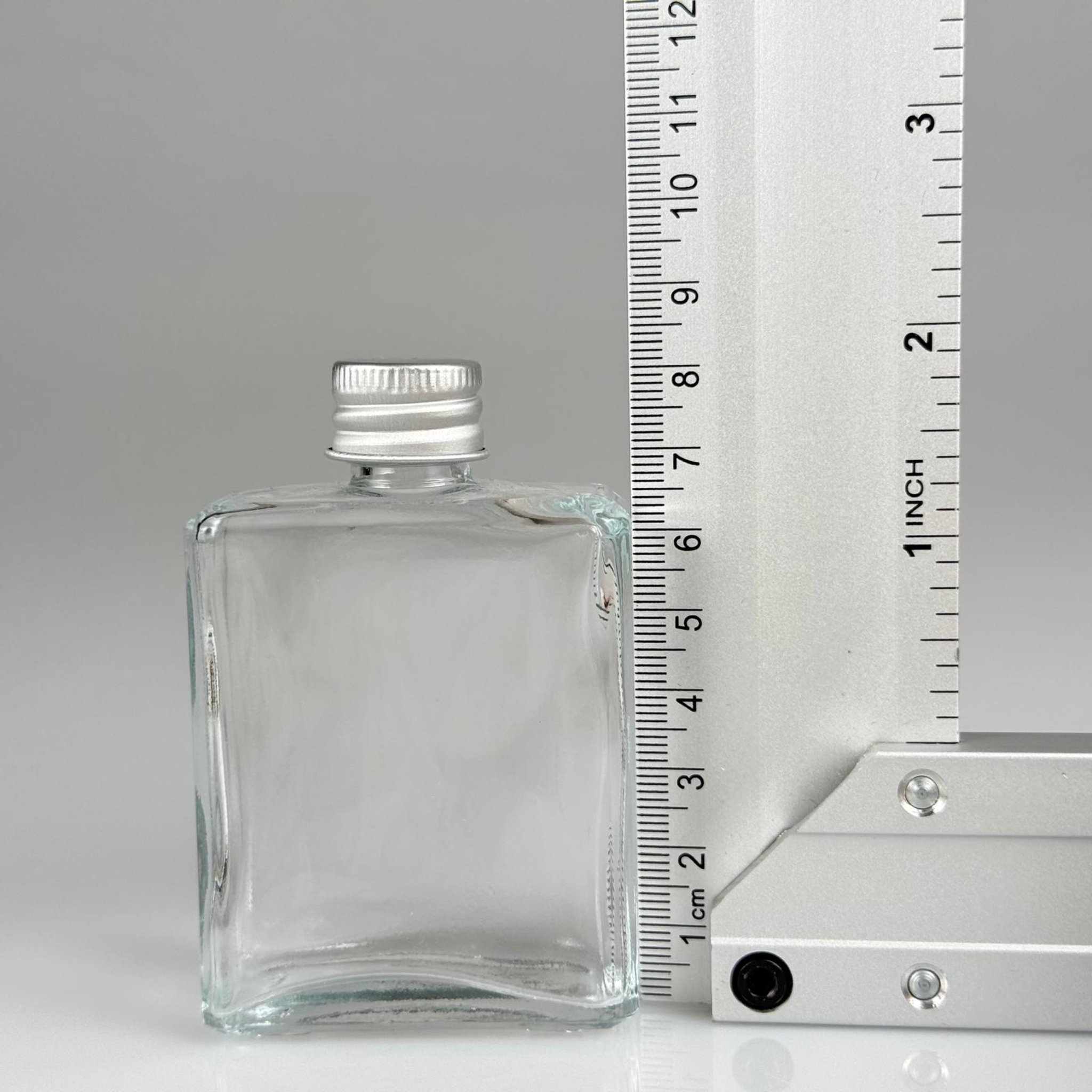 40 CC YASSI DİKDÖRTGEN KÖŞELİ KISA CAM ŞİŞE + GÜMÜŞ ALÜMİNYUM METAL KAPAKLI TAKIM - 40 ML PRESTİJLİ ŞİŞE