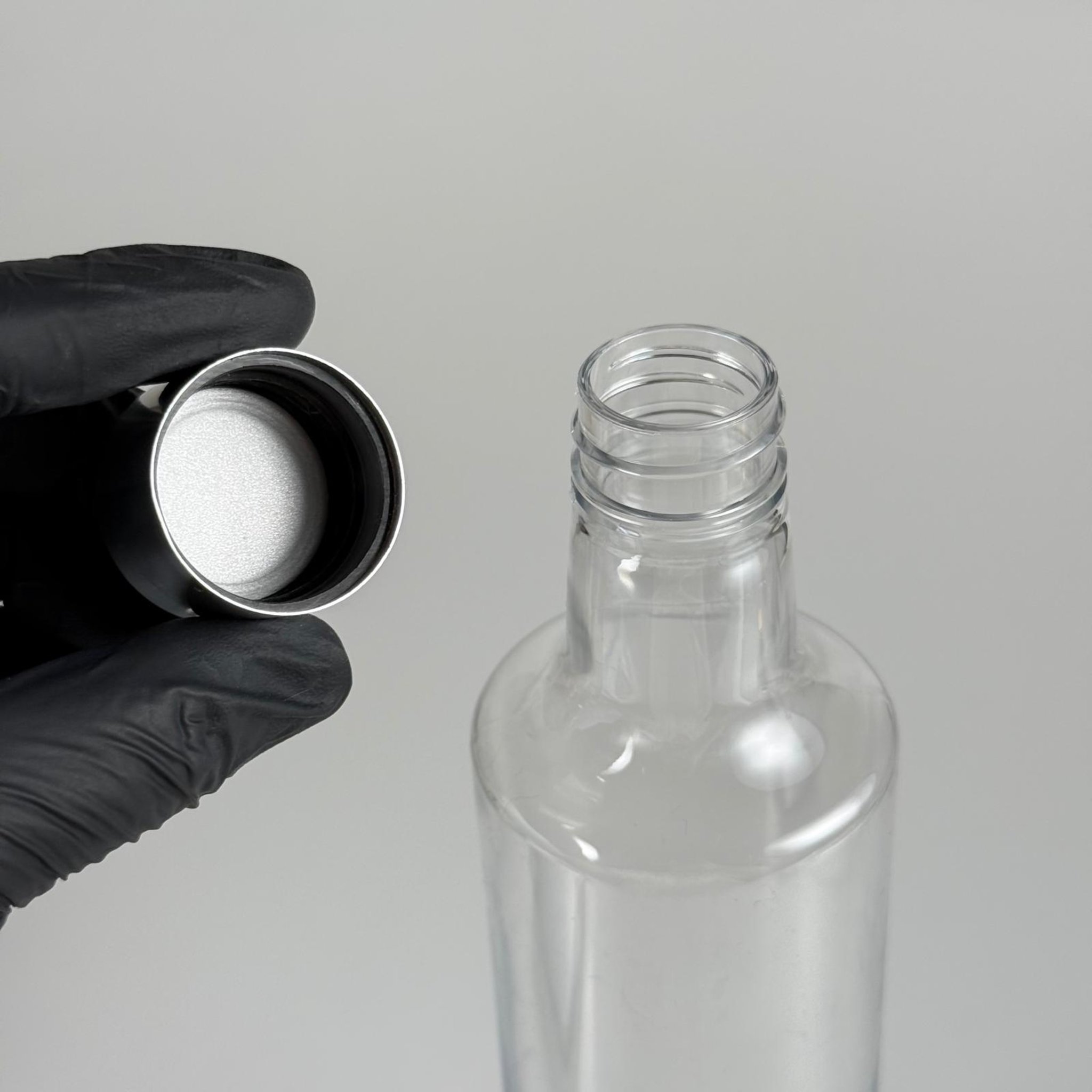 500 CC DORİKA SİLİNDİR PET ŞİŞE + ALÜMİNYUM KAPLAMALI GÜMÜŞ KAPAKLI TAKIM - 500 ML DORİKA PLASTİK ŞİŞE