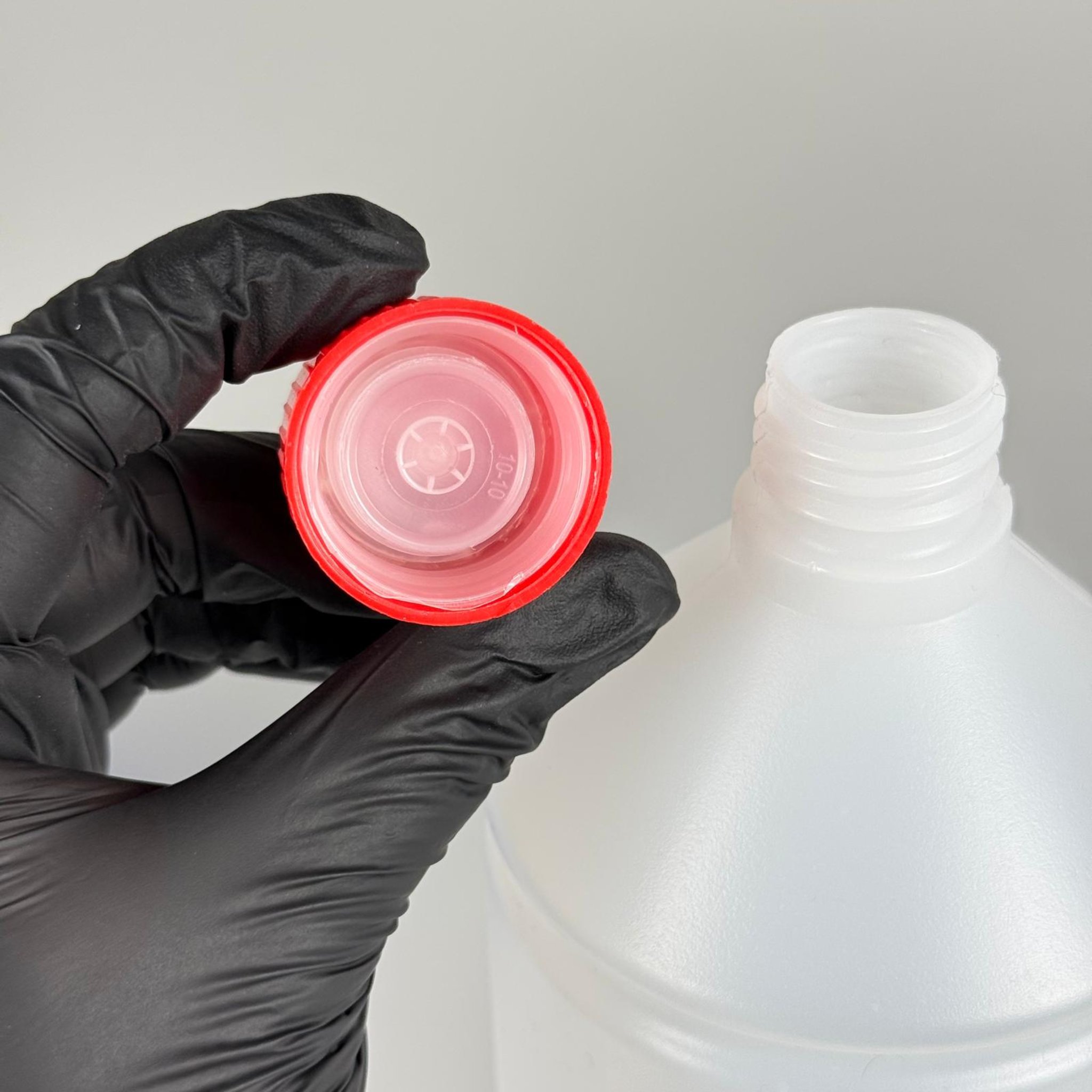 1000 CC TİNER ŞİŞESİ - KIRMIZI İÇ TIPALI ÇOCUK EMNİYET KİLİTLİ KAPAKLI - 1000 ML KİMYASALA DAYANIKLI PLASTİK ŞİŞE - 1 LT POLİETİLEN ŞİŞE