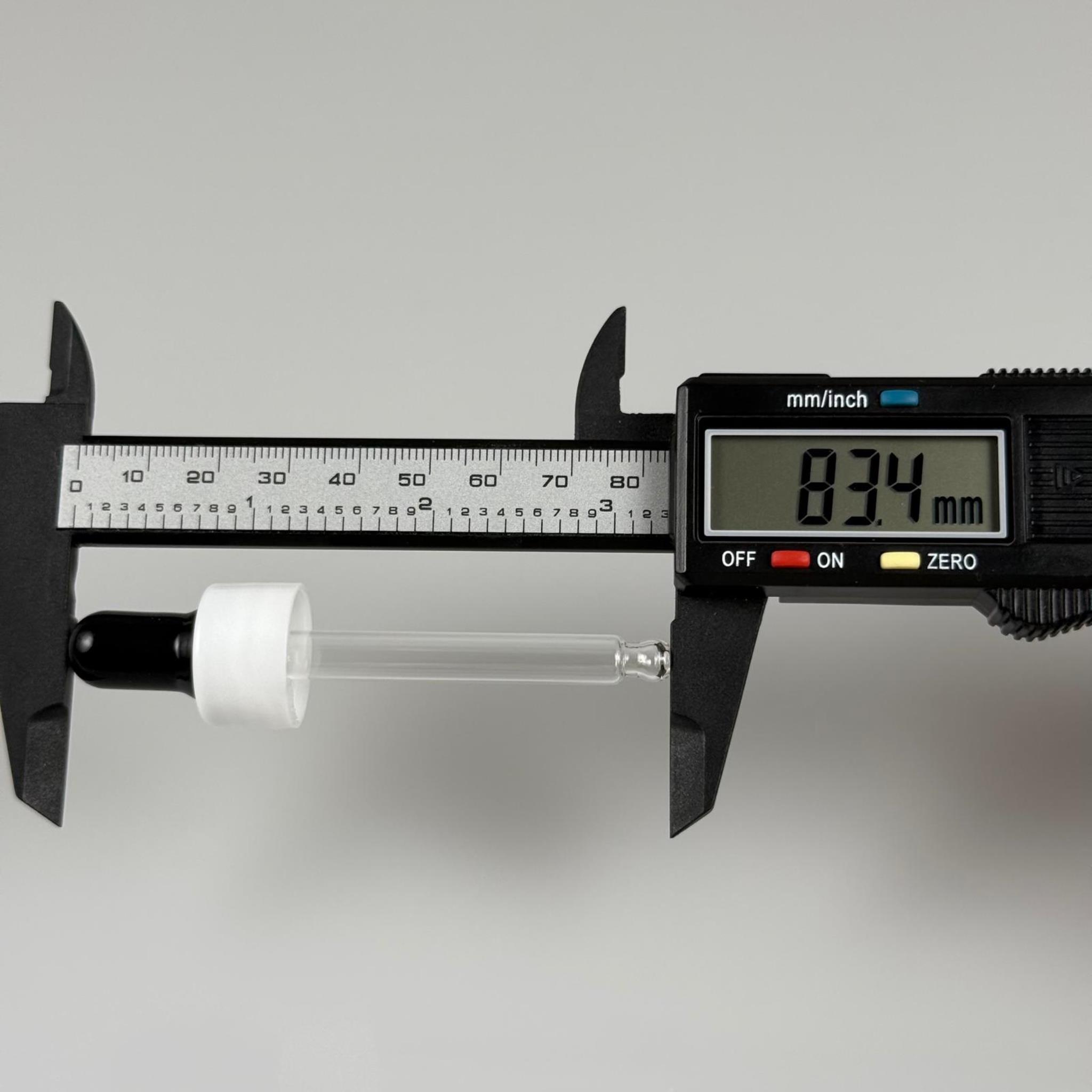 18 MM CAM DAMLALIKLI TAKIM - SİYAH EMZİK +  DELİKLİ PLASTİK DÜZ BEYAZ KAPAK + 70 MM CAM PİPET