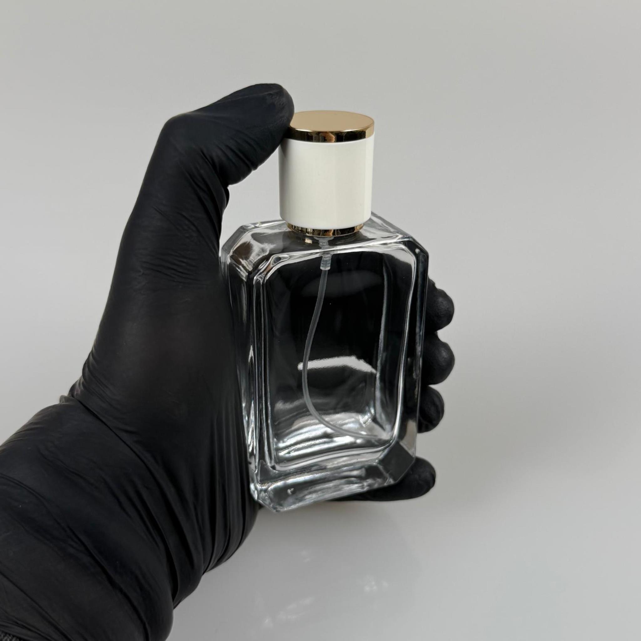 50 ML KÖŞELİ MODEL ANGEL PARFÜM ŞİŞESİ - GÜMÜŞ METAL SPREYLİ + GOLD BEYAZ KAPAKLI (AĞIZ 15 MM GEÇME KOLAY KAPAMA)