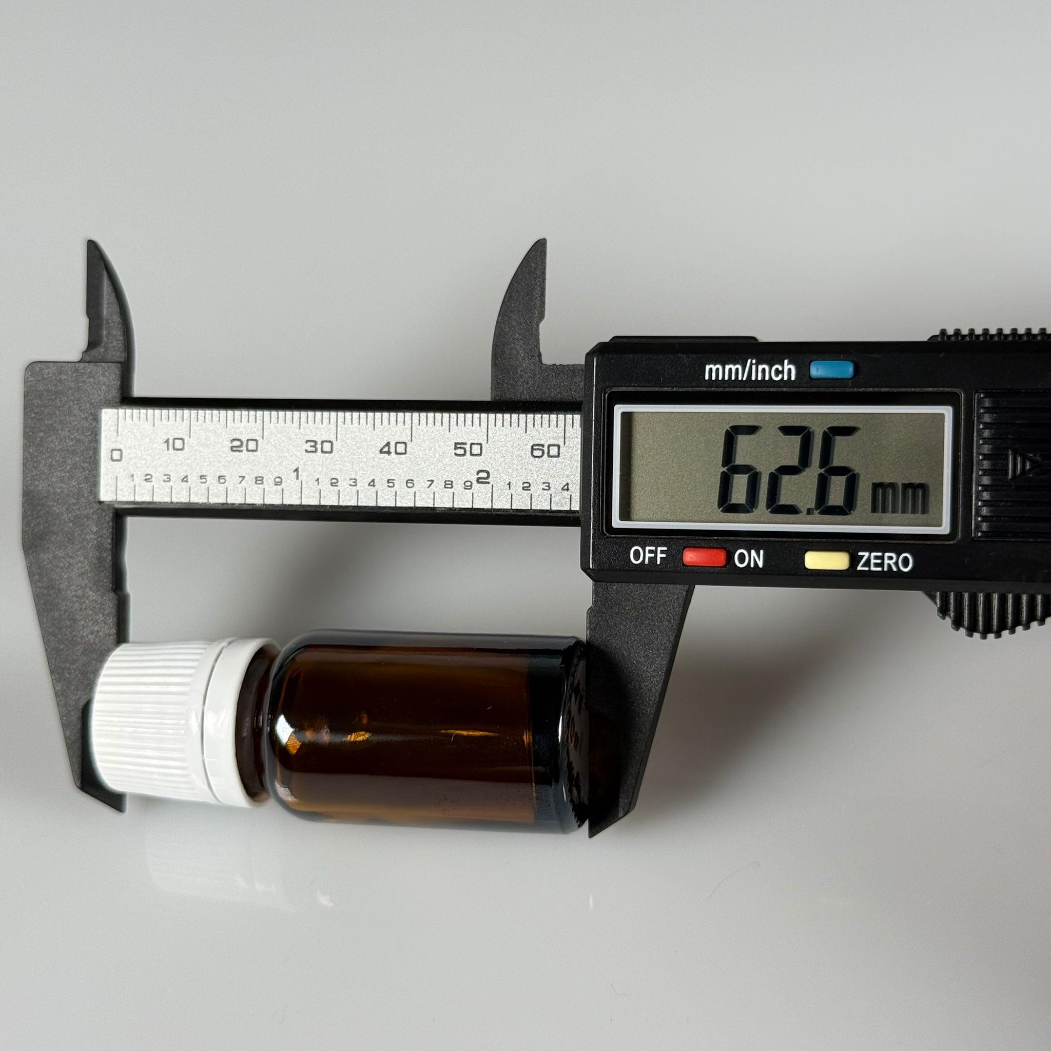 10 CC CAM AMBER KAHVERENGİ KİLİTLİ, KENDİNDEN CONTALI BEYAZ KAPAKLI - 10 ML DAR AĞIZLI İLAÇ ŞİŞESİ