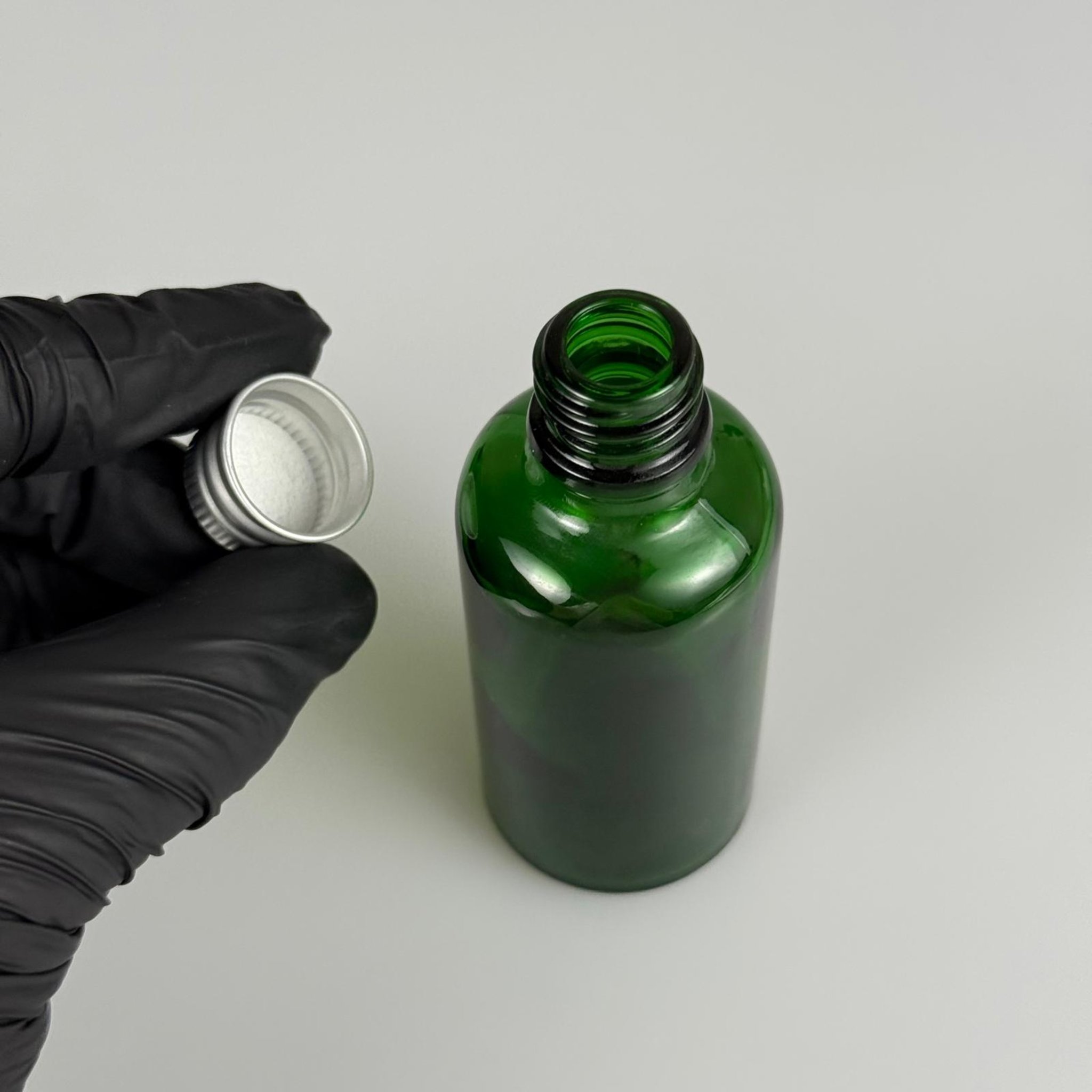 50 CC YEŞİL CAM ŞİŞE + KÖPÜK CONTALI GÜMÜŞ ALÜMİNYUM METAL KAPAKLI TAKIM - 50 ML YEŞİL CAM ŞİŞE