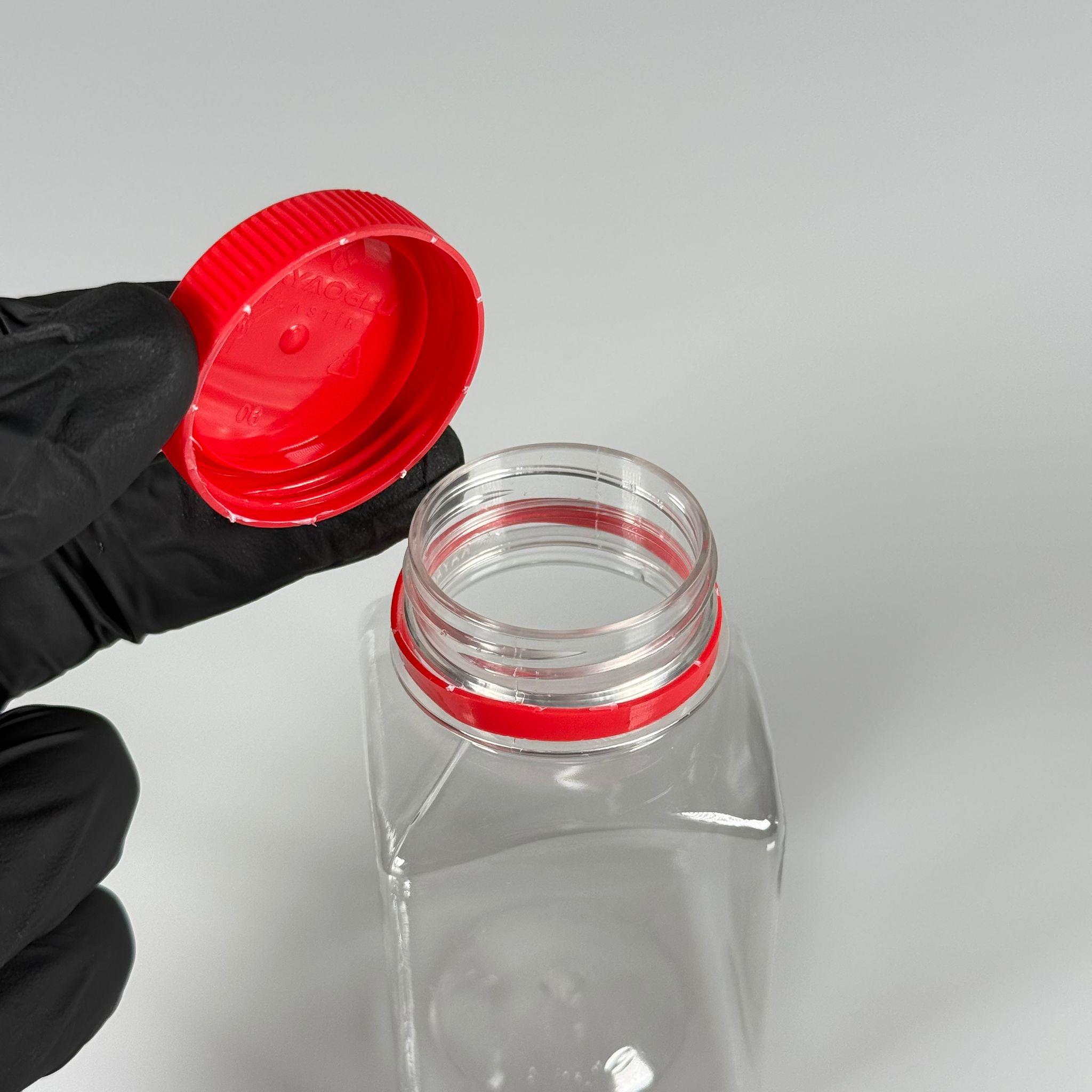 150 CC KÖŞELİ KARE PET ŞİŞE (15,6 GR) - 38 MM GENİŞ AĞIZLI KİLİTLİ KIRMIZI - 150 ML DETOX, MEYVE SUYU, SMOOTHIE, AYRAN, SÜT, MEŞRUBAT VB İÇİN BOŞ PLASTİK ŞİŞELER