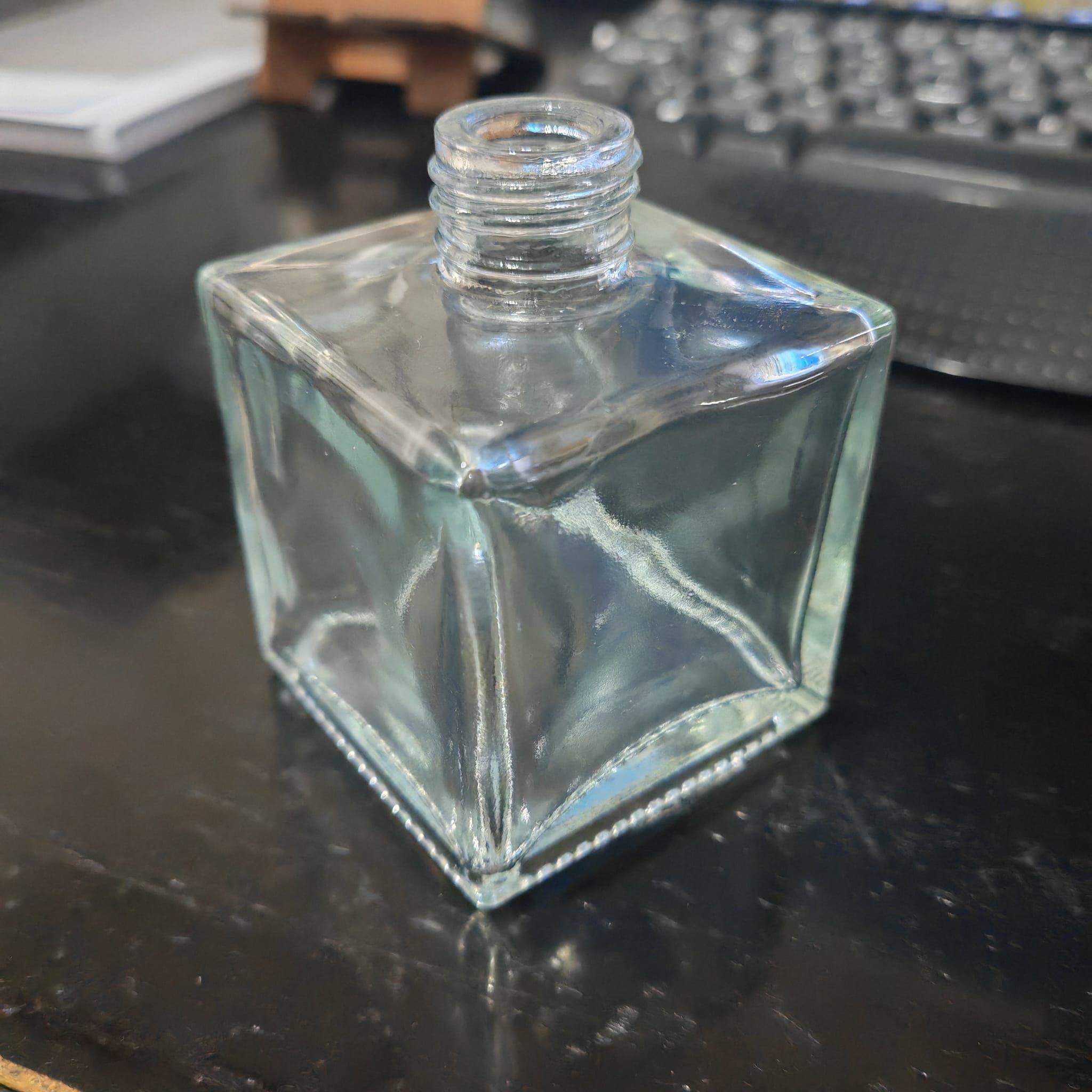 100 CC KARE CAM ŞİŞE 22 MM AĞIZ