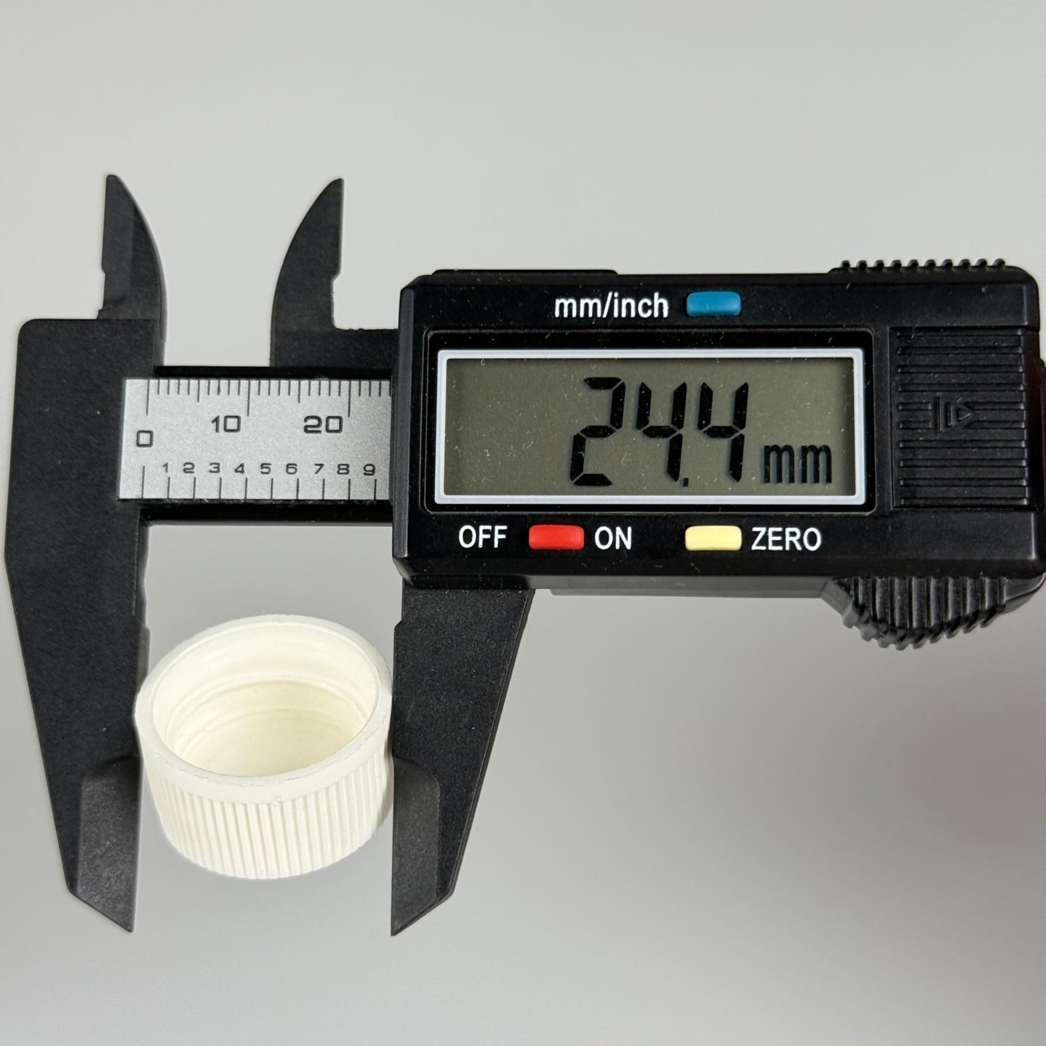 20 MM CONTASIZ BEYAZ VİDALI PLASTİK KAPAK