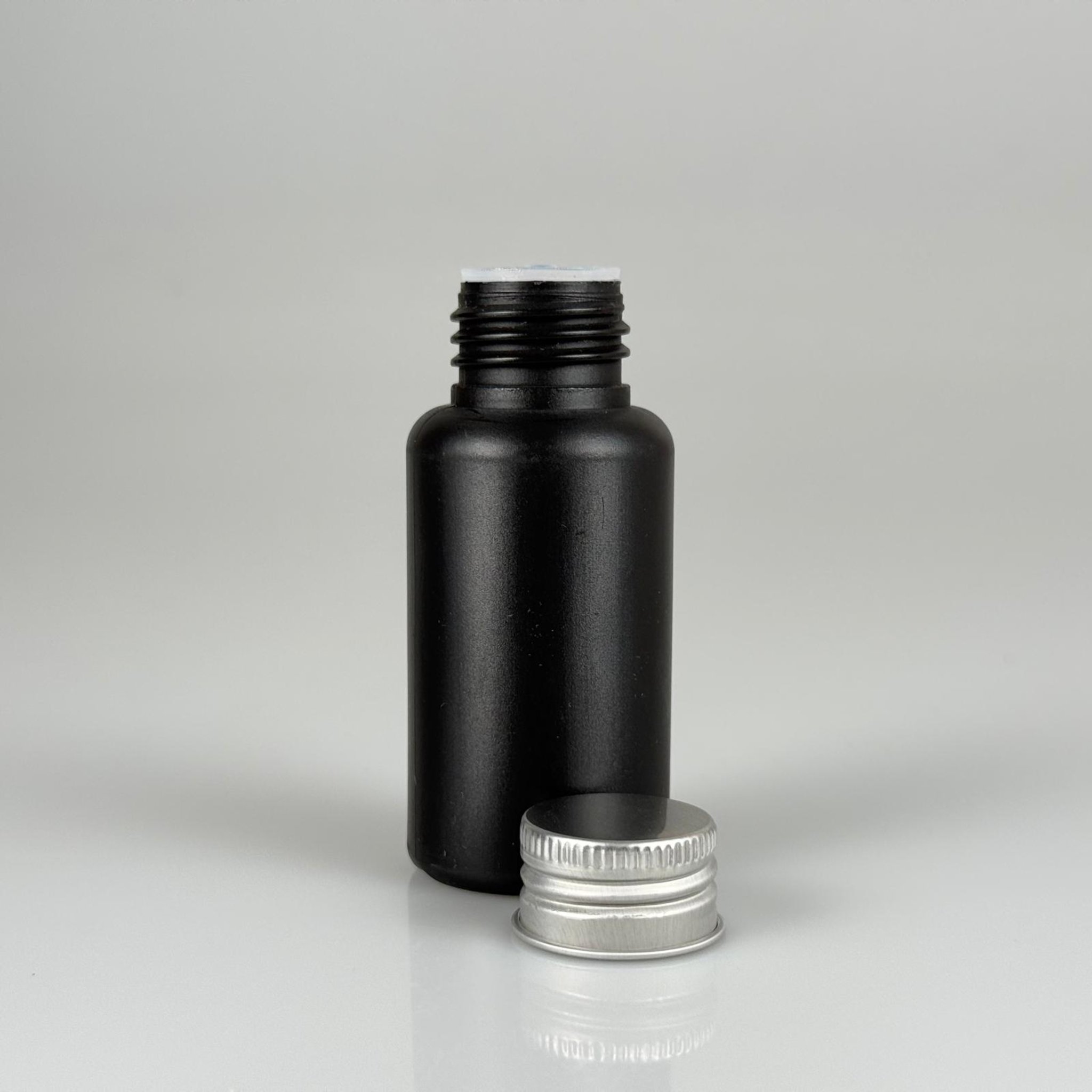 50 CC SİYAH POLİETİLEN PLASTİK ASETON ŞİŞESİ ( 24 AĞIZ ) + KÖPÜK CONTALI GÜMÜŞ METAL ALÜMİNYUM KAPAK + KOLONYA TIPALI TAKIM - 50 ML KAPAKLI SİYAH PLASTİK ŞİŞELER