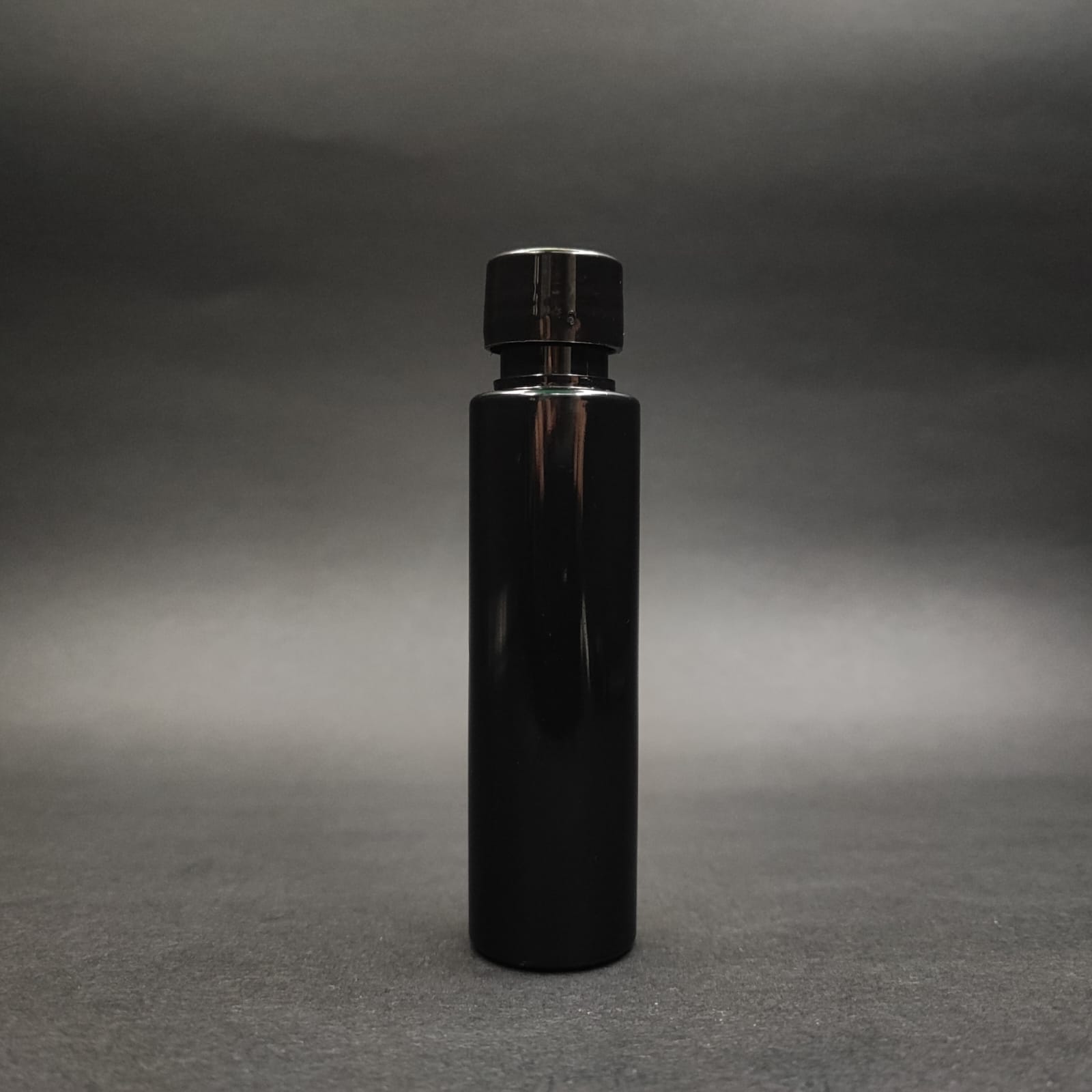 35 CC SİYAH PLASTİK UZUN ŞİŞE + KENDİNDEN CONTALI SIZDIRMAZ SİYAH KAPAK - 35 ML KAPAKLI PET ŞİŞE