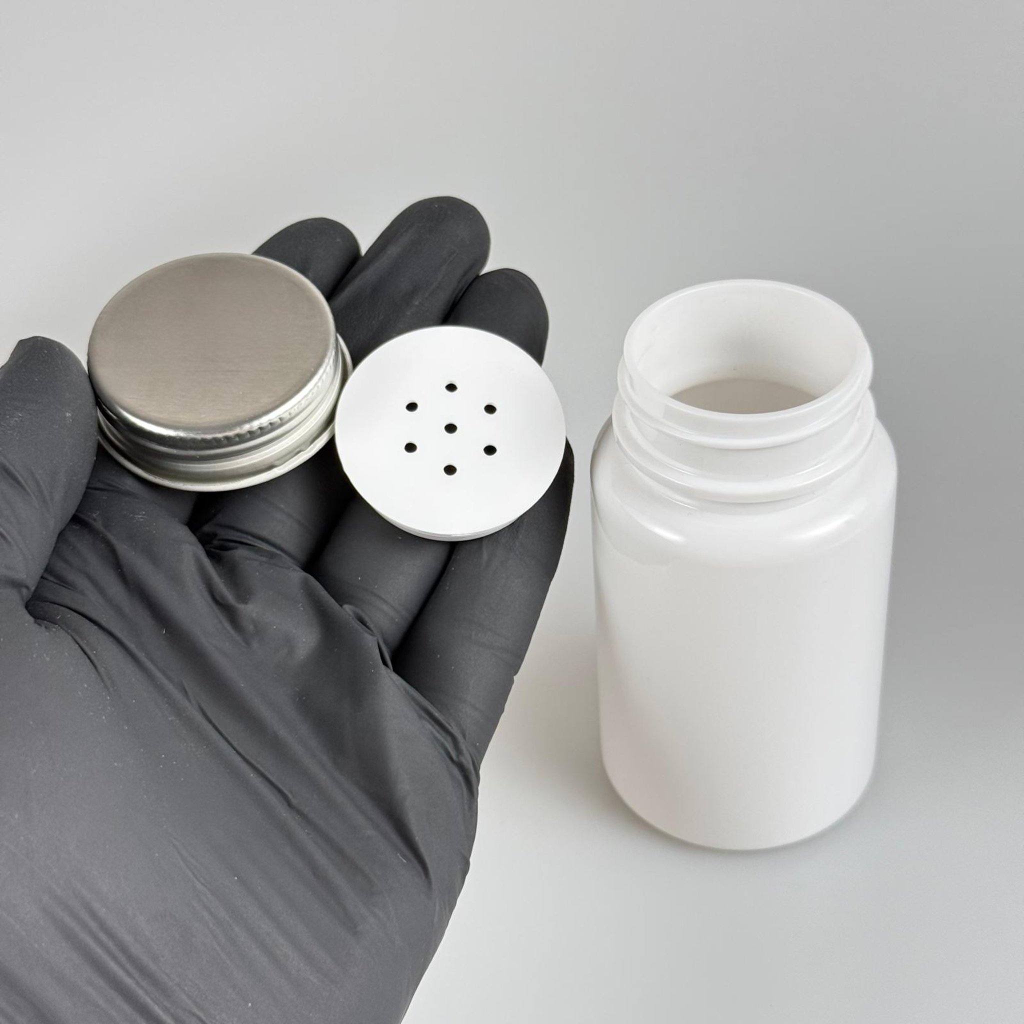 100 CC BEYAZ PET PUDRA ŞİŞESİ + GÜMÜŞ METAL KAPAKLI + PUDRA TIPALI TAKIM - 100 ML PUDRA KUTUSU, EKO TUZLUK