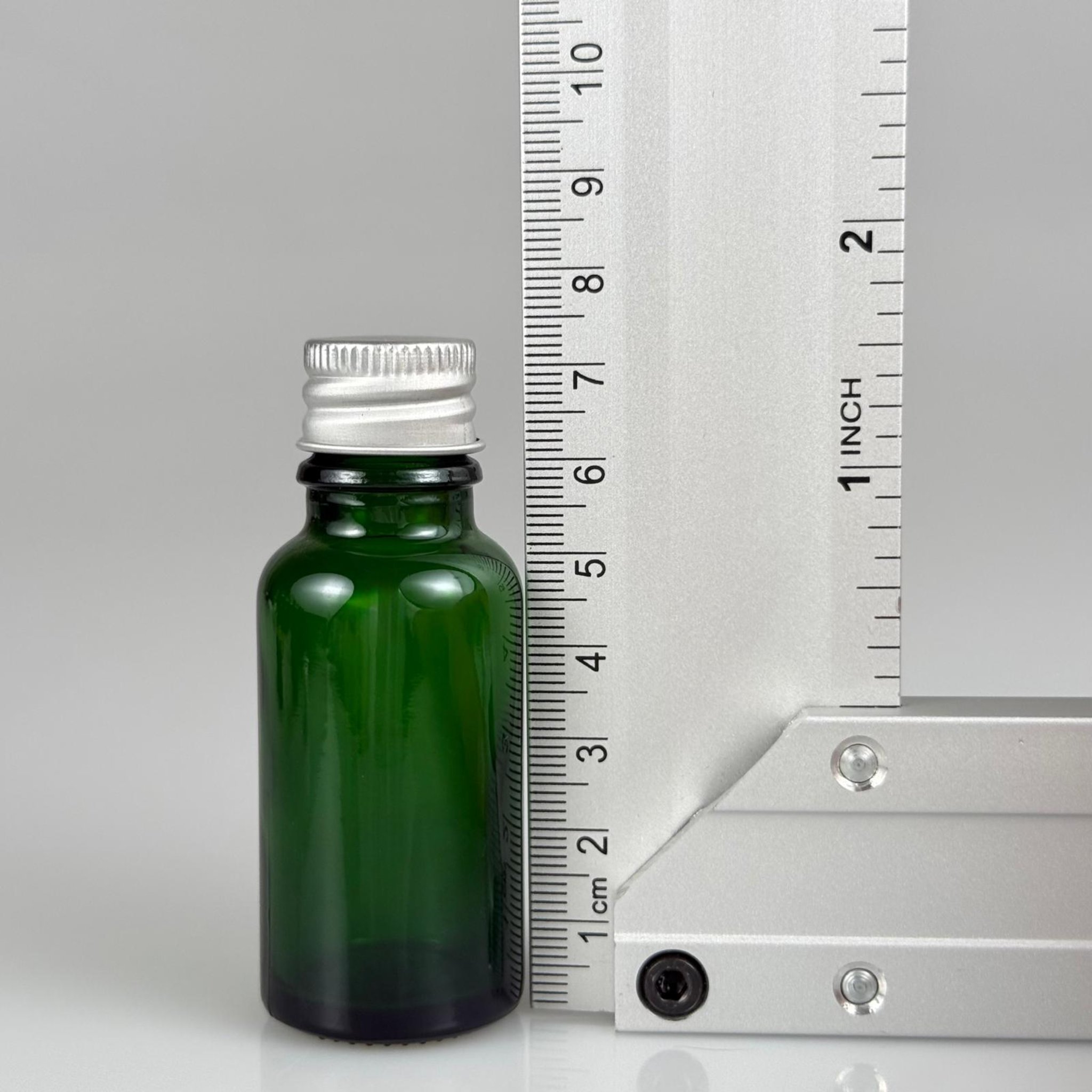 20 CC YEŞİL CAM ŞİŞE + KÖPÜK CONTALI GÜMÜŞ ALÜMİNYUM METAL KAPAKLI + KÖR TIPALI TAKIM - 20 ML YEŞİL CAM ŞİŞE