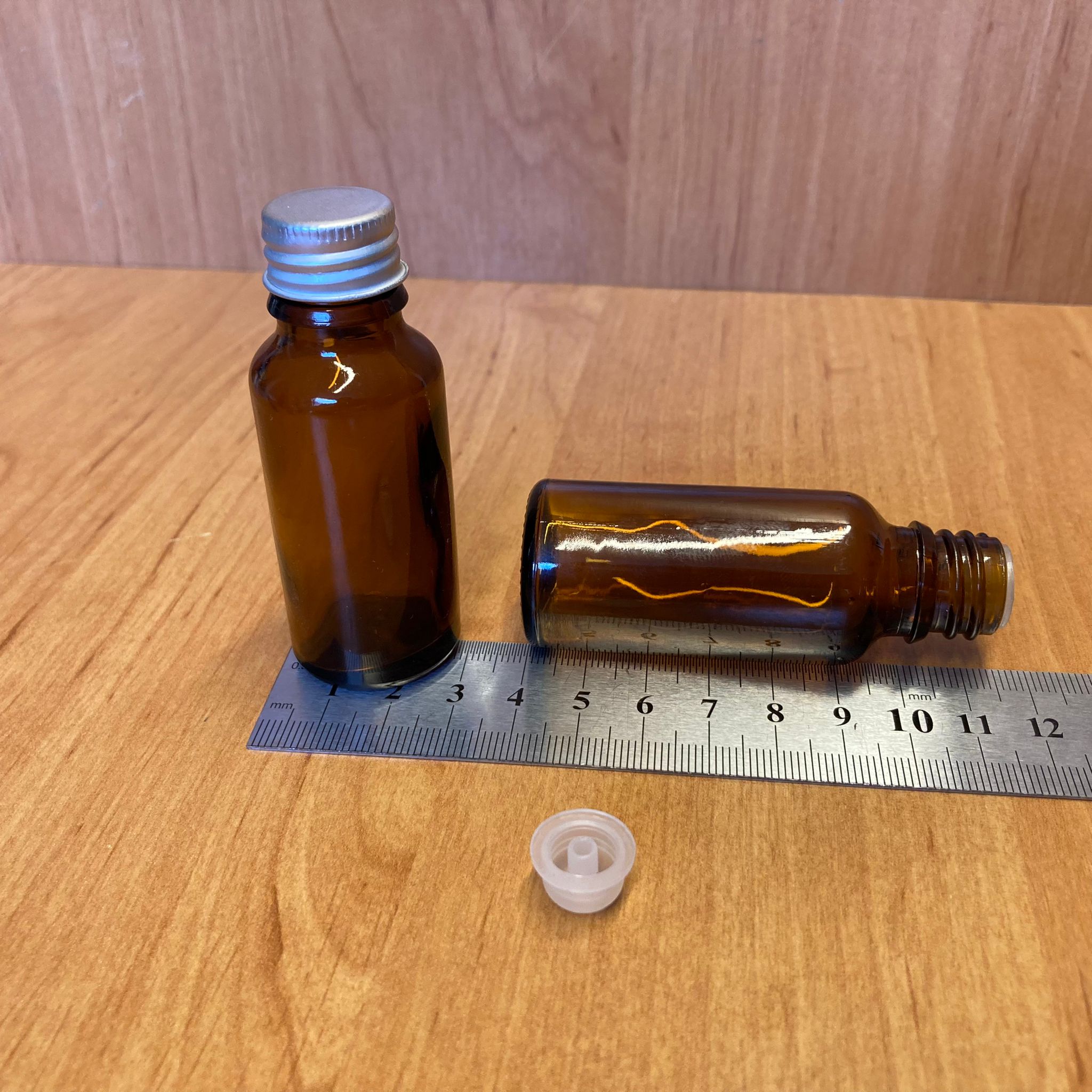 20 CC AMBER İÇTEN DAMLALIKLI - GÜMÜŞ METAL KAPAKLI CAM ŞİŞE - 20 ML KOLONYA TIPALI CAM ŞİŞE