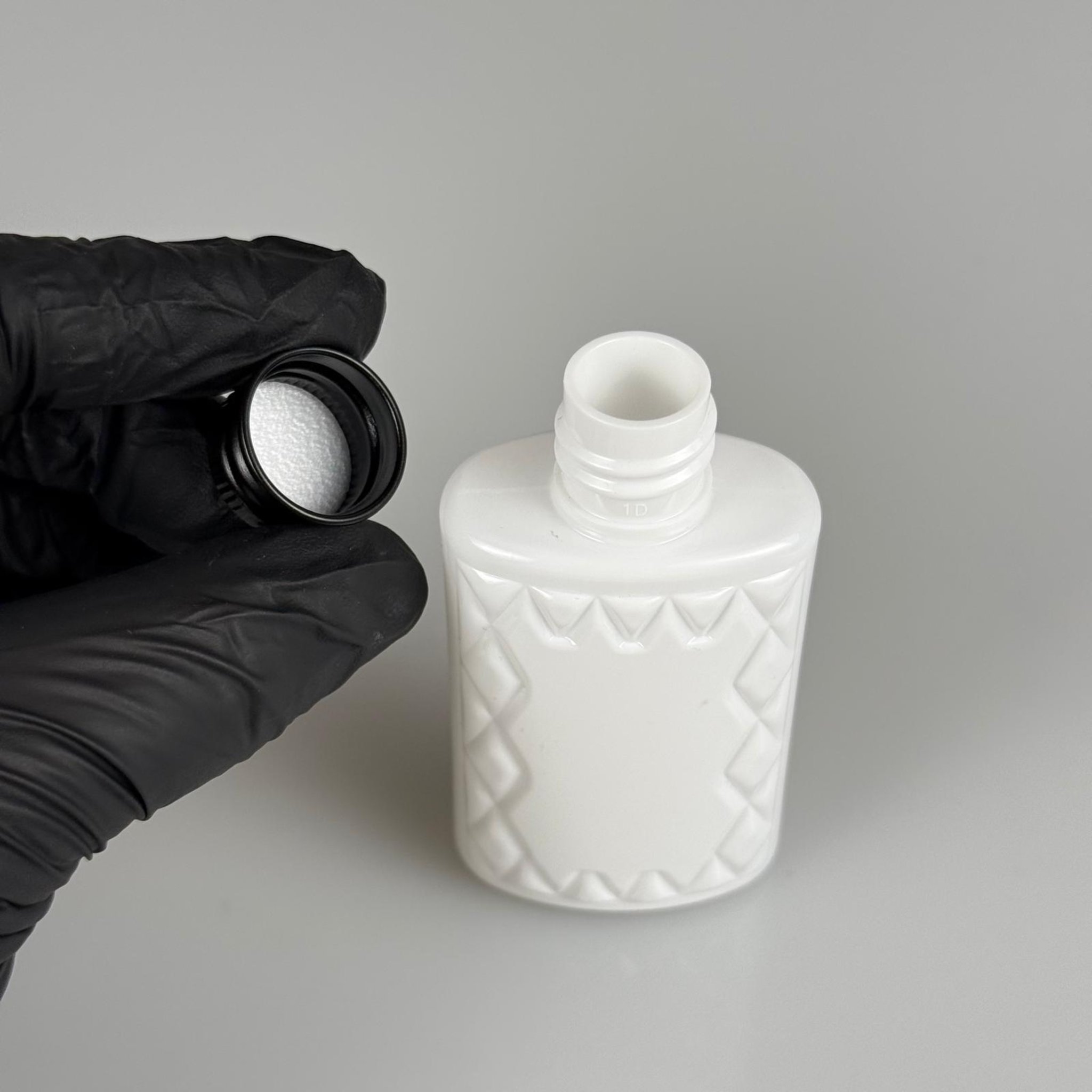 50 CC KÖŞELİ BEYAZ PET ŞİŞE + KÖPÜK CONTALI SİYAH ALÜMİNYUM METAL KAPAKLI TAKIM - 50 ML PET ŞİŞE