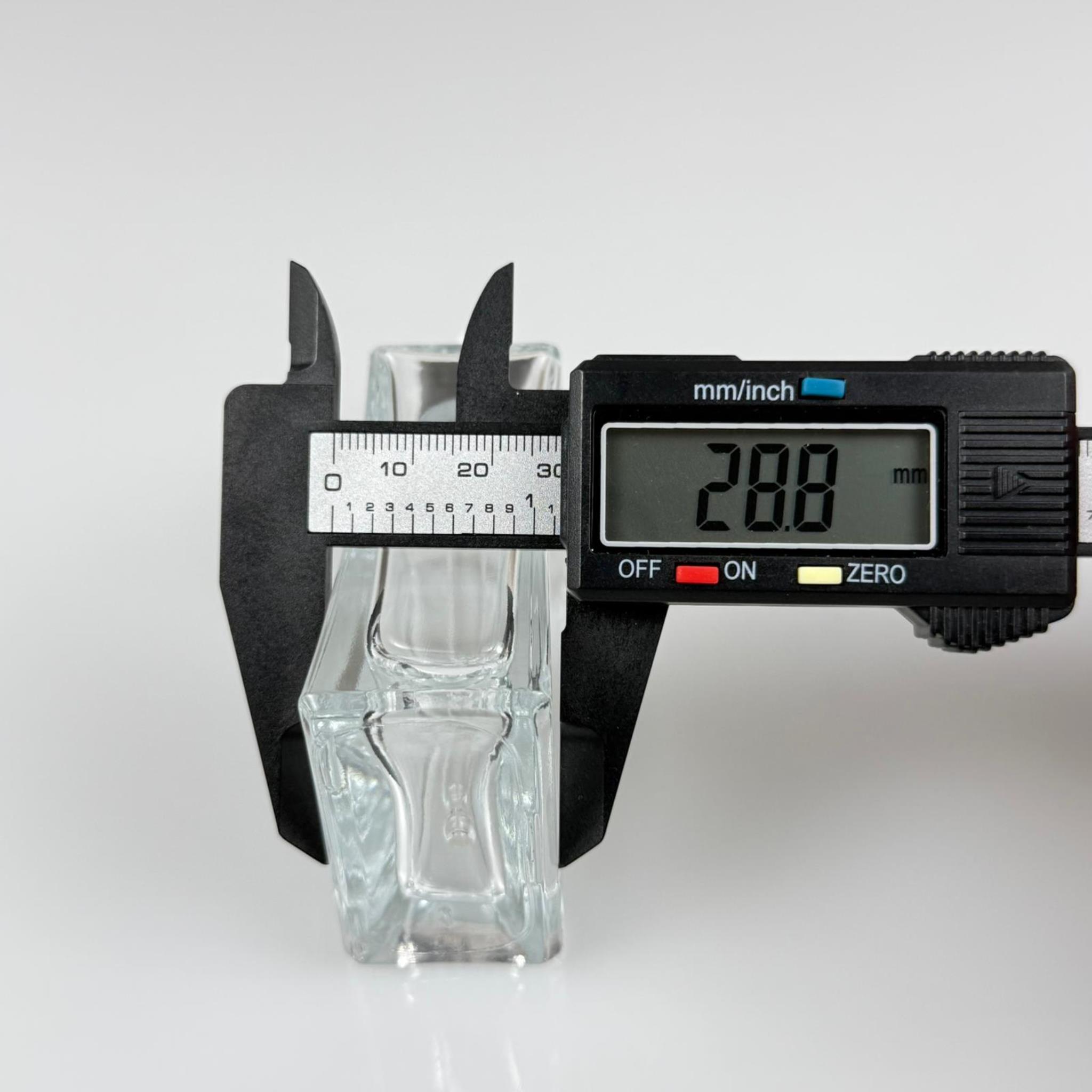 50 CC YASSI DİKDÖRTGEN KÖŞELİ CAM DAMLALIKLI ŞİŞE - BEYAZ EMZİK - SİYAH METALİK KAPAK - 50 ML CAM DAMLALIKLI ŞİŞE - DAMLALIKLI BOŞ ŞİŞE