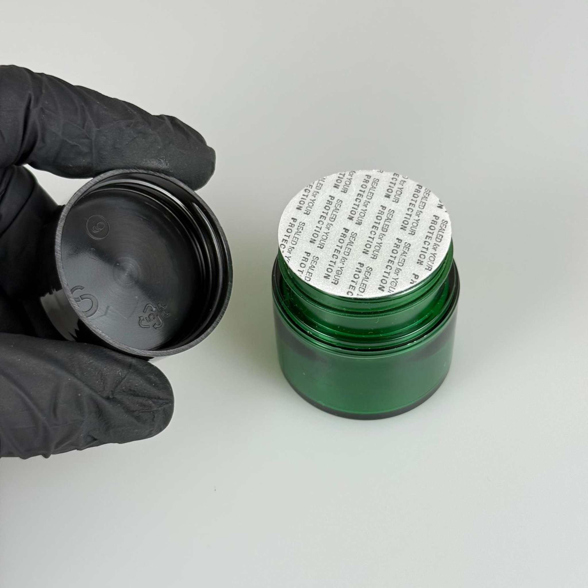 20 CC YEŞİL SERT PLASTİK KAVANOZ + 38 MM SİYAH KAPAK + KENDİNDEN YAPIŞKANLI CONTA - 20 ml KALIN LÜX Boş Krem, Balm, Peeling, Macun, Pasta, Aromaterapi ve Saç Maskesi Kabı