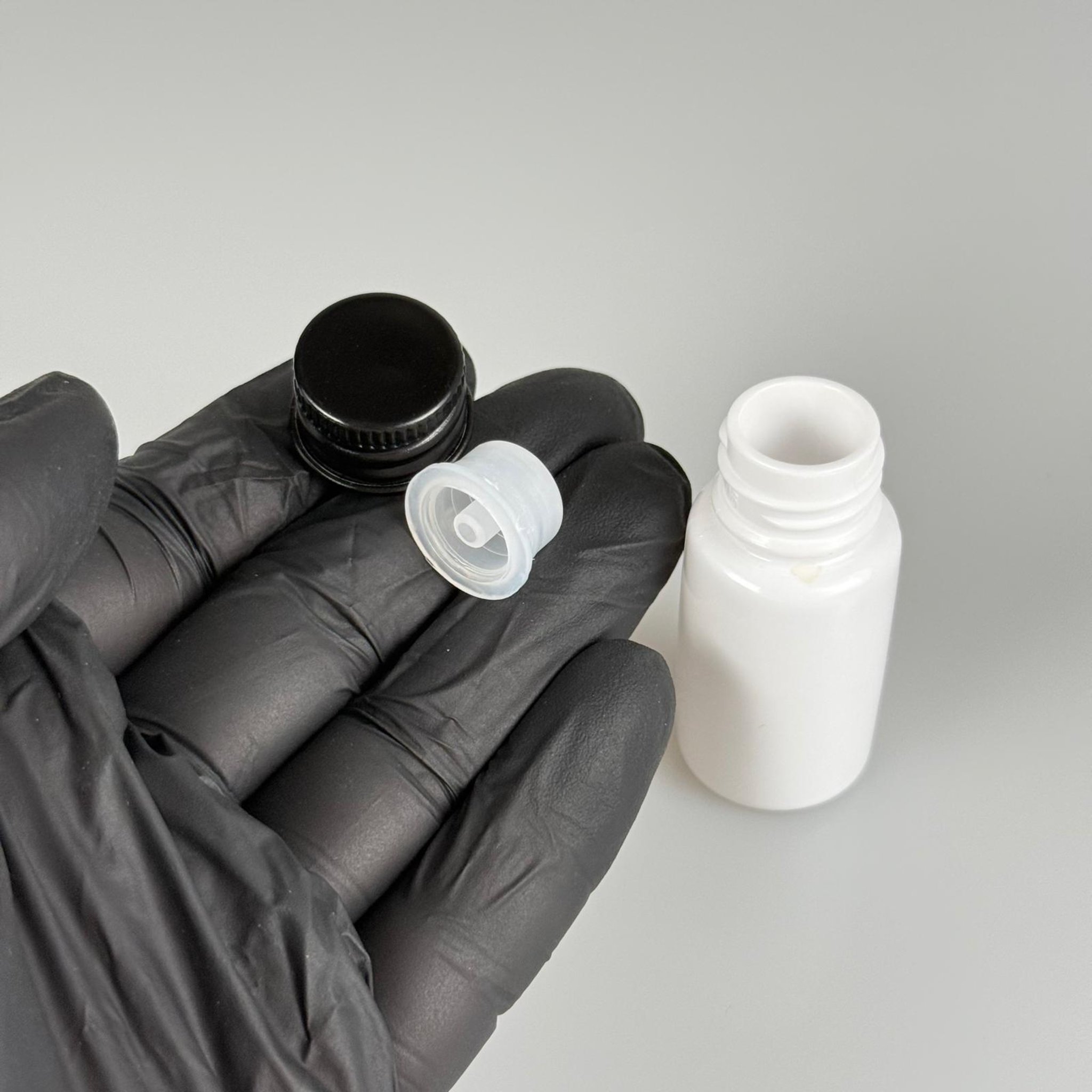 10 CC BEYAZ PET SHOT ŞİŞE - KÖPÜK CONTALI SİYAH ALÜMİNYUM METAL KAPAKLI + DAMLALIKLI KOLONYA TIPALI TIPALI TAKIM - 10 ML PLASTİK ŞİŞE