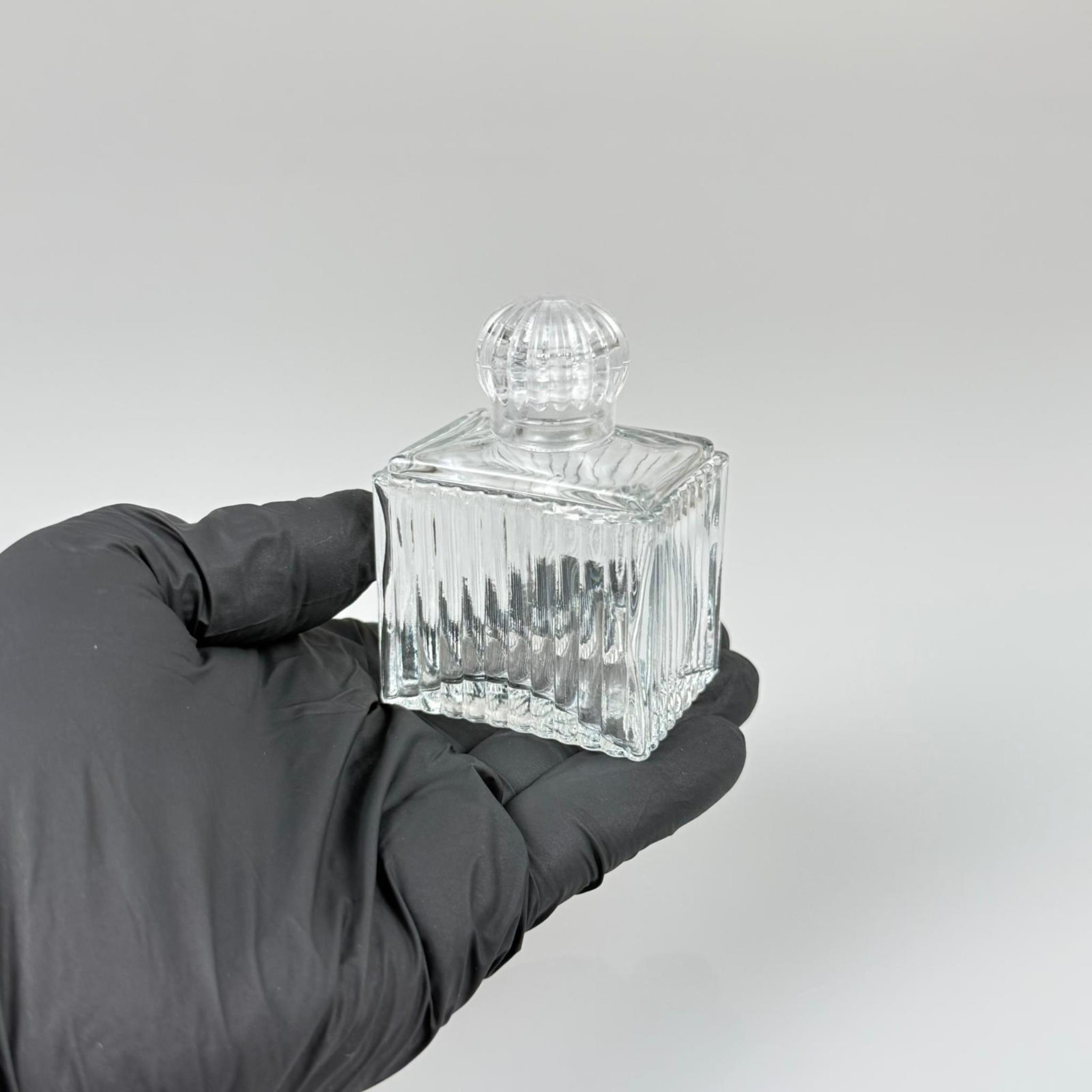 50 CC KÖŞELİ DESENLİ ÇİZGİLİ CAM ŞİŞE - KRİSTAL KAPAKLI KOLONYA TIPALI - 50 ML PRESTİJLİ ŞİŞE