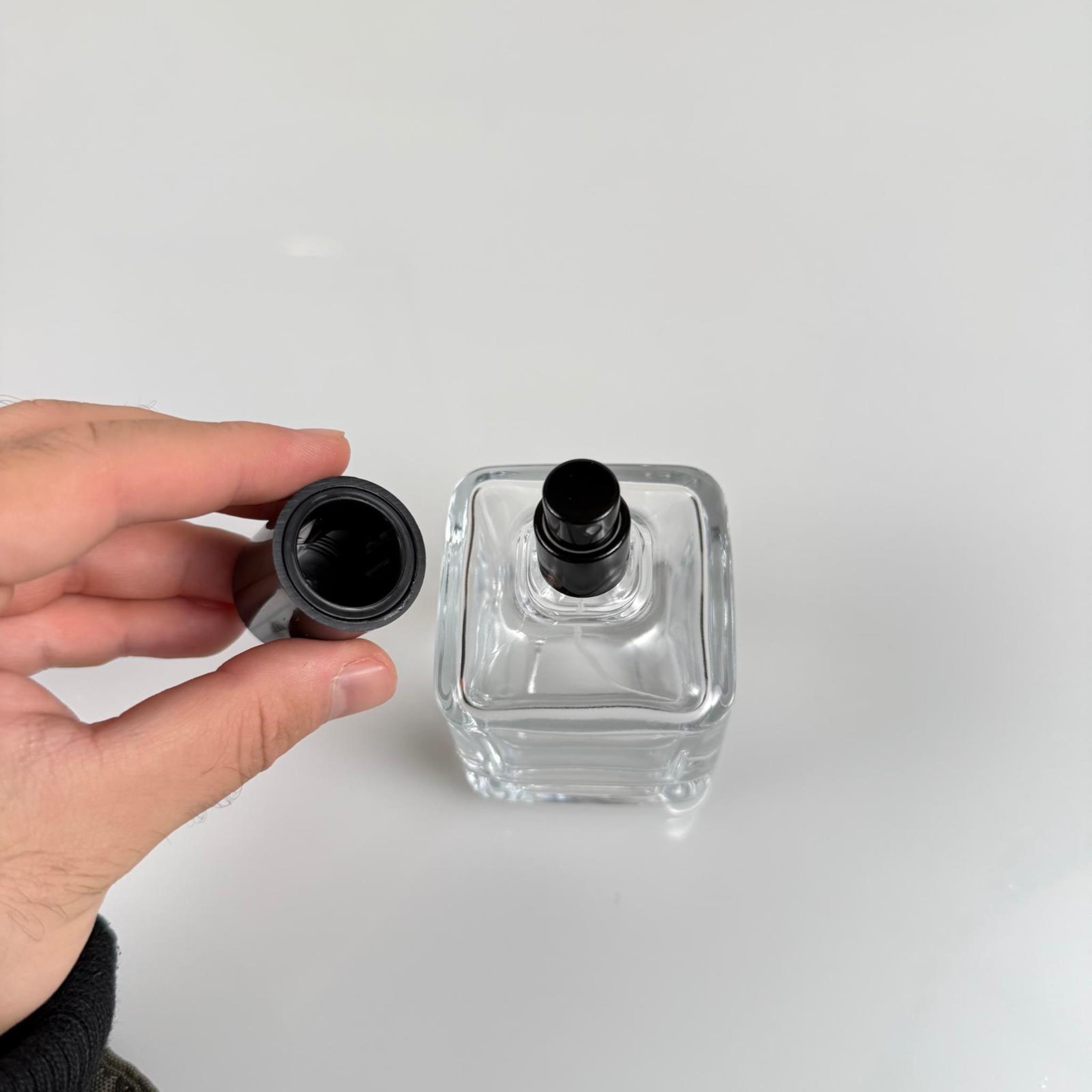 100 ML KARE MODEL LURA PARFÜM ŞİŞESİ - SİYAH METAL SPREYLİ + SİYAH KAPAKLI (AĞIZ 15 MM GEÇME KOLAY KAPAMA)