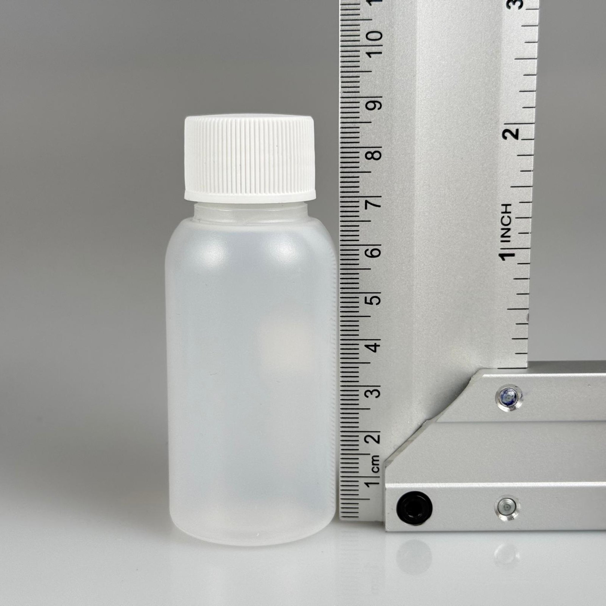 50 ML SIKILABİLİR YUMUŞAK POLİETİLEN PE PLASTİK ŞİŞE - CONTALI BEYAZ KAPAKLI + KOLONYA TIPALI - 50 cc sos, yağ, kartuş, mürekkep vb için boş şişeler