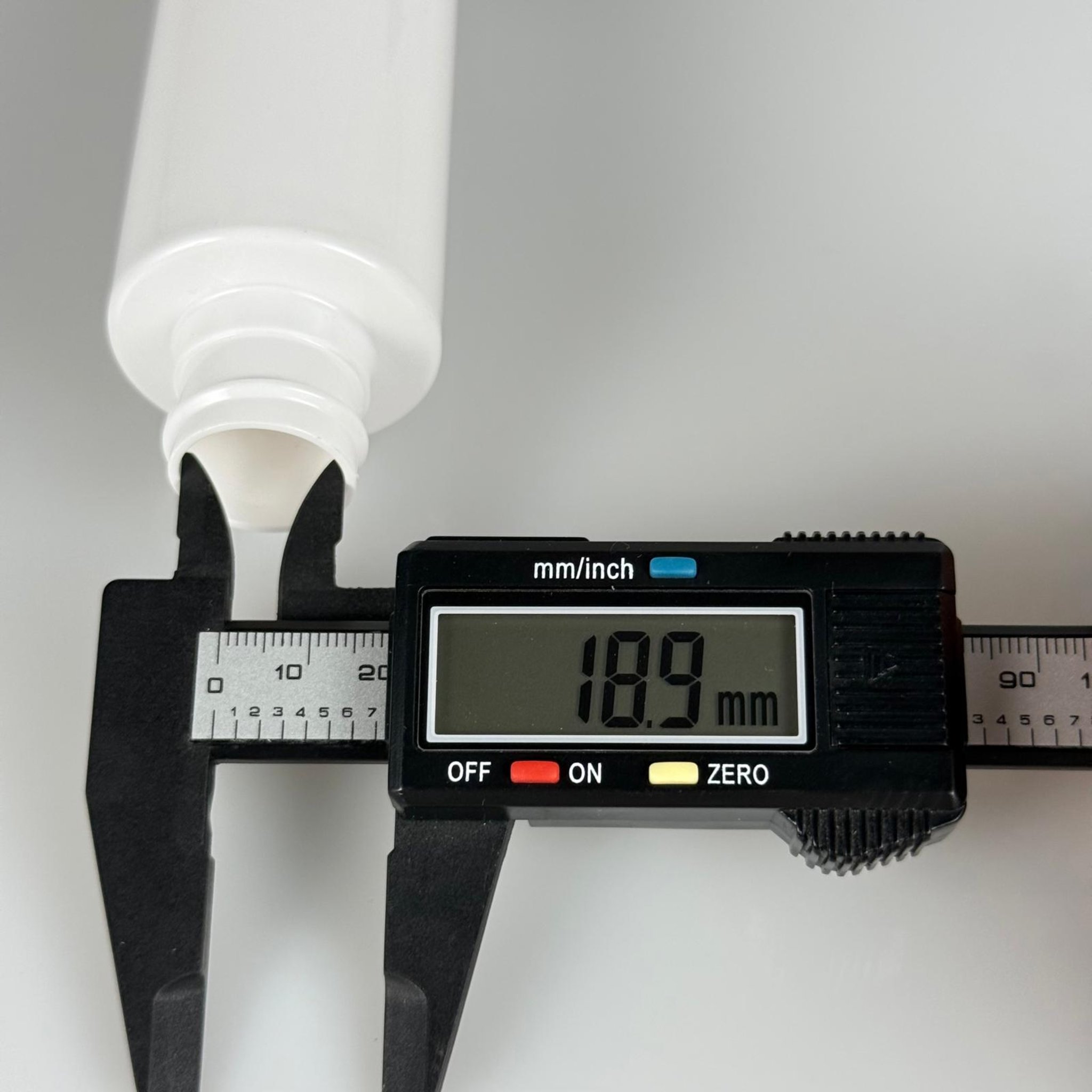 100 CC BEYAZ KÜT BOYUNLU PET ŞİŞE (17 GR) 24 MM