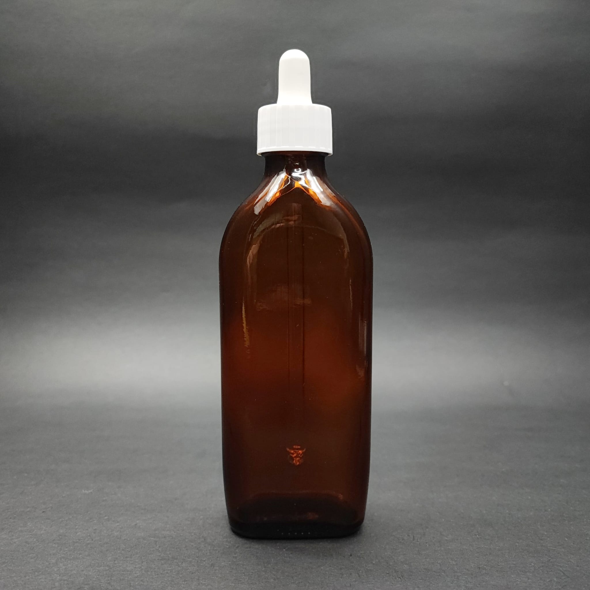 150 ML DOLUMU KOLAY, GENİŞ AĞIZLI CAM DAMLALIKLI ŞİŞE (25 MM AĞIZ)  - 150 CC BEYAZ DAMLALIKLI CAM ECZA ŞİŞESİ - AMBER YASSI KAHVERENGİ